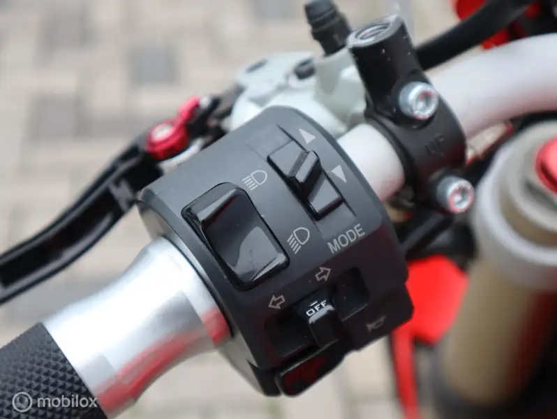 Ducati Monster 1100 - foto 4