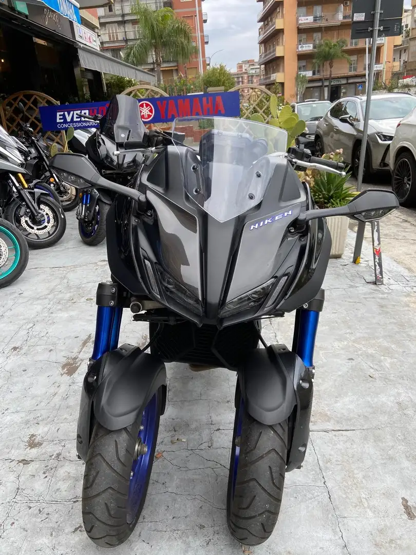 Yamaha Niken Gris - 1