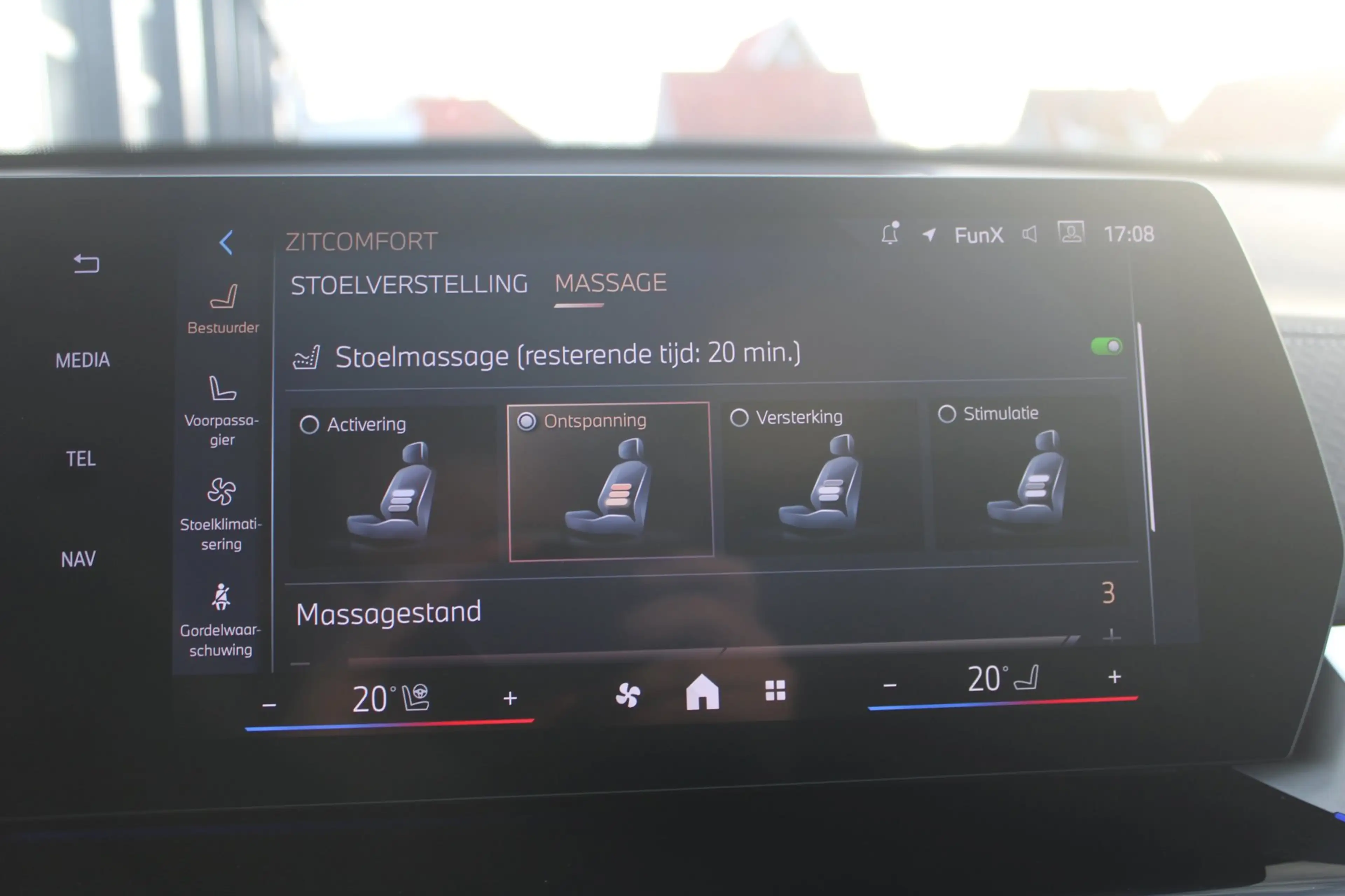 BMW X2 SDrive20i M-Sport Pro | Pano | HK | HUD | Memory | — photo 22