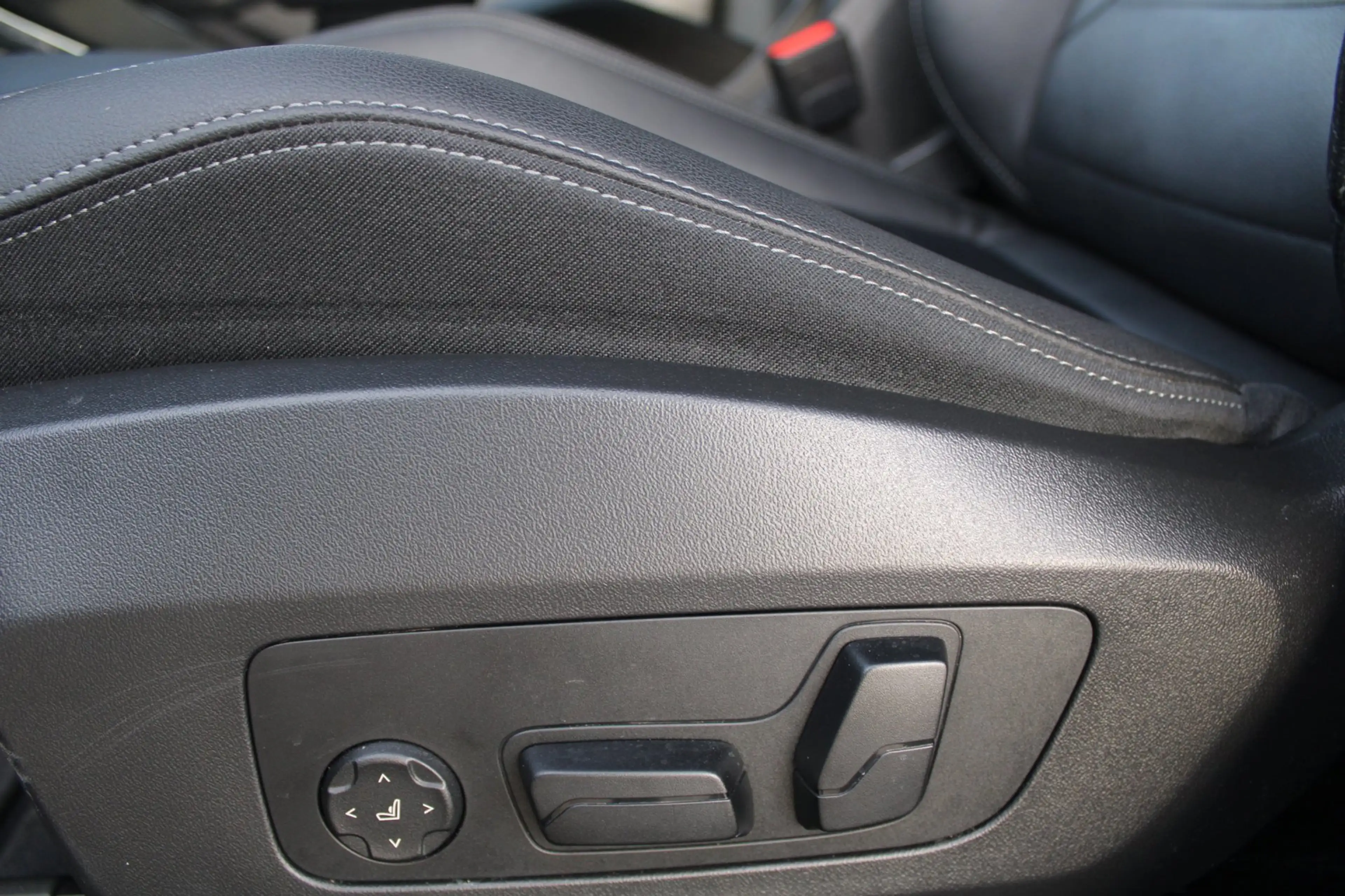BMW X2 SDrive20i M-Sport Pro | Pano | HK | HUD | Memory | — photo 10