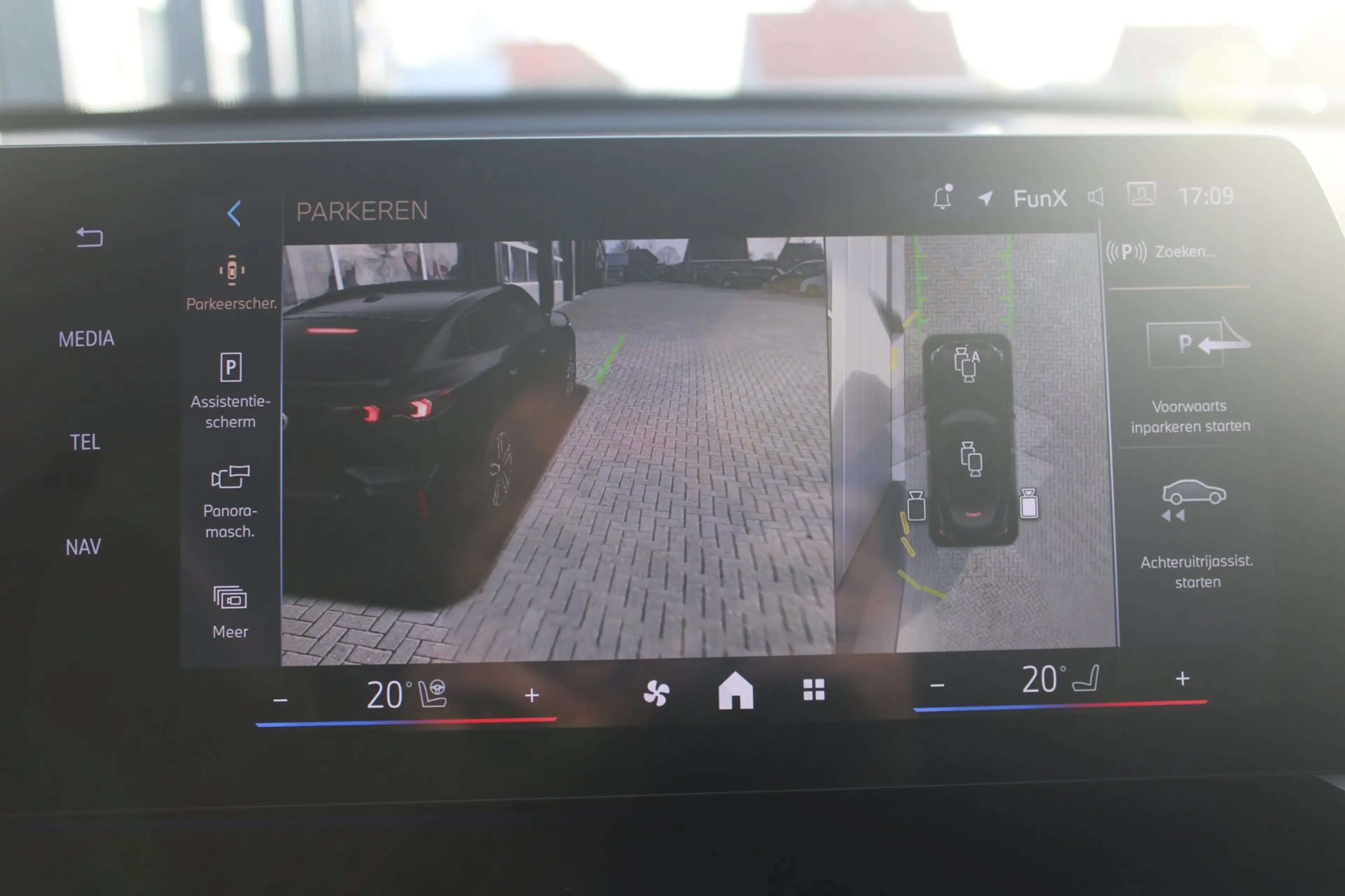 BMW X2 SDrive20i M-Sport Pro | Pano | HK | HUD | Memory | — photo 24