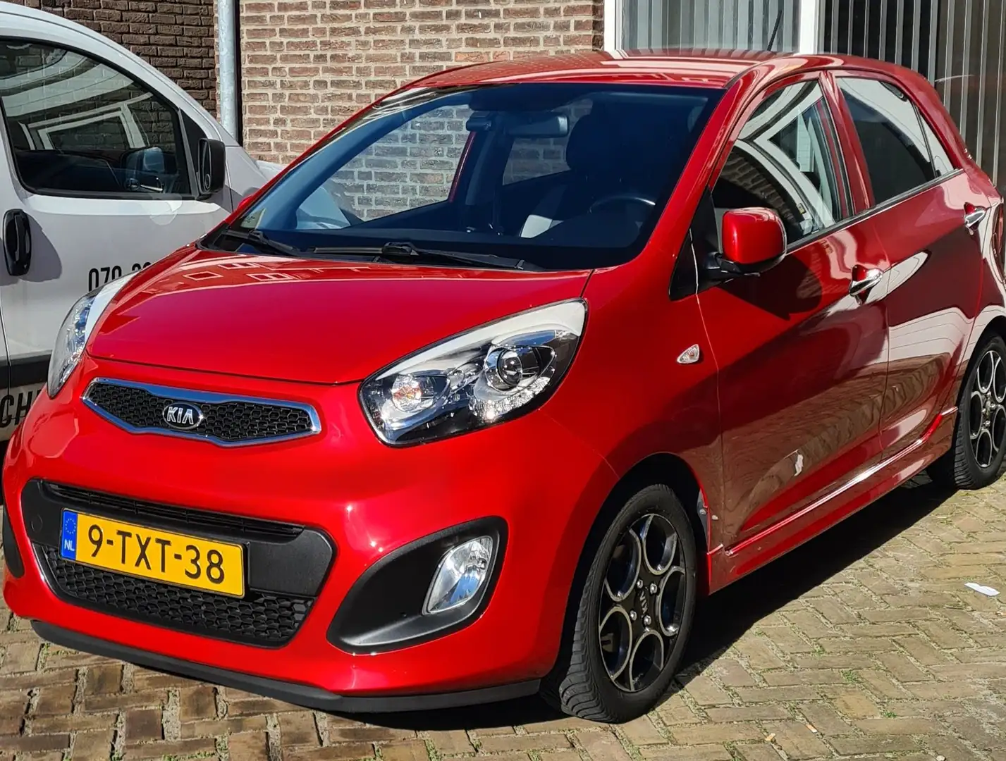 Kia Picanto Picanto 1.0 CVVT World CupEd NIEUWE APK! Rood - 1