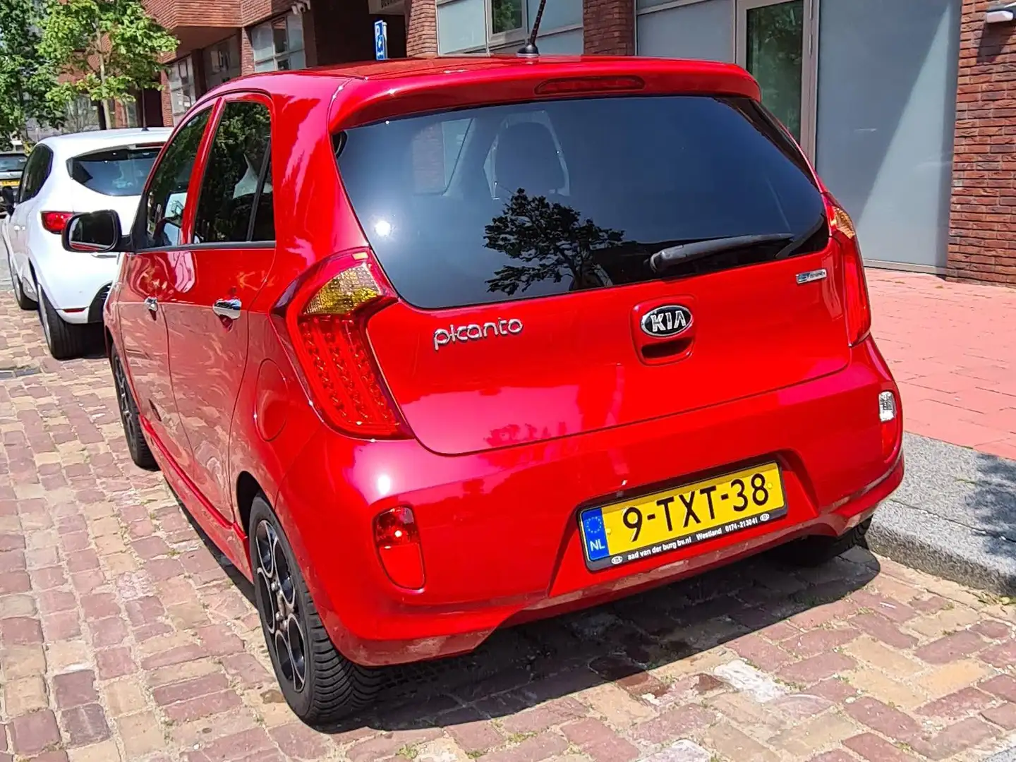 Kia Picanto Picanto 1.0 CVVT World CupEd NIEUWE APK! Rood - 2
