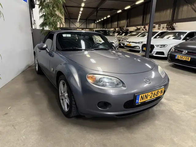 Mazda MX-5 view 4