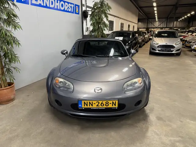 Mazda MX-5 view 3
