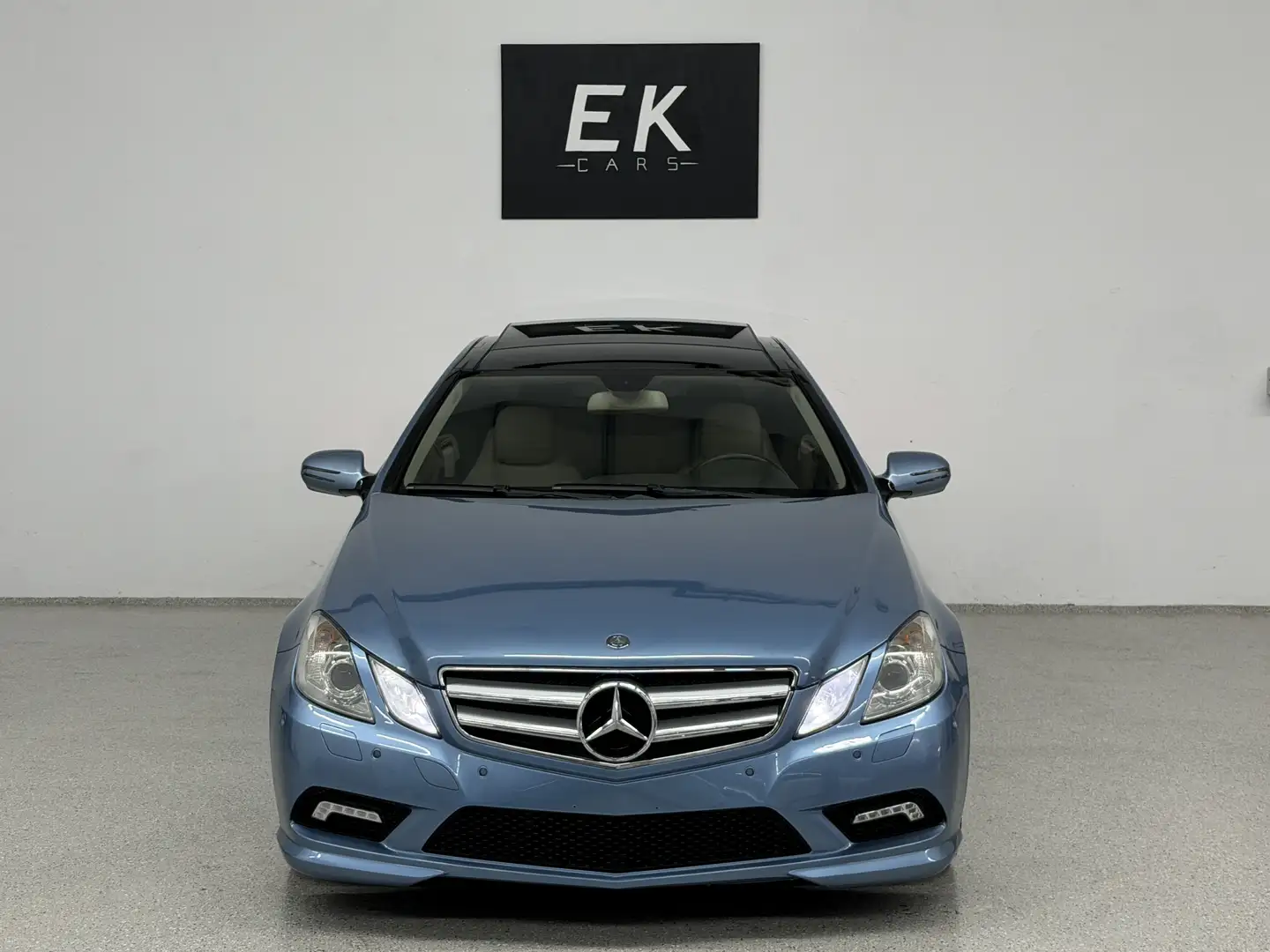 Mercedes-Benz E 350 CGI Amg-Line Aut. *PANO* *SITZH* *AMBIENTE* *PDC* Blau - 2