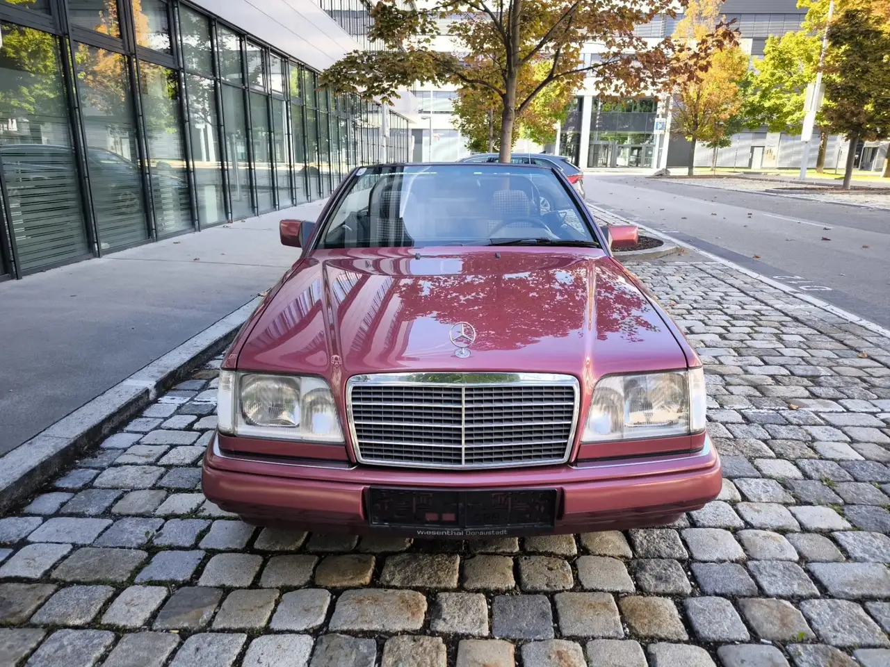 Mercedes-Benz Baureihe 124 E200 Cabrio, foto 2