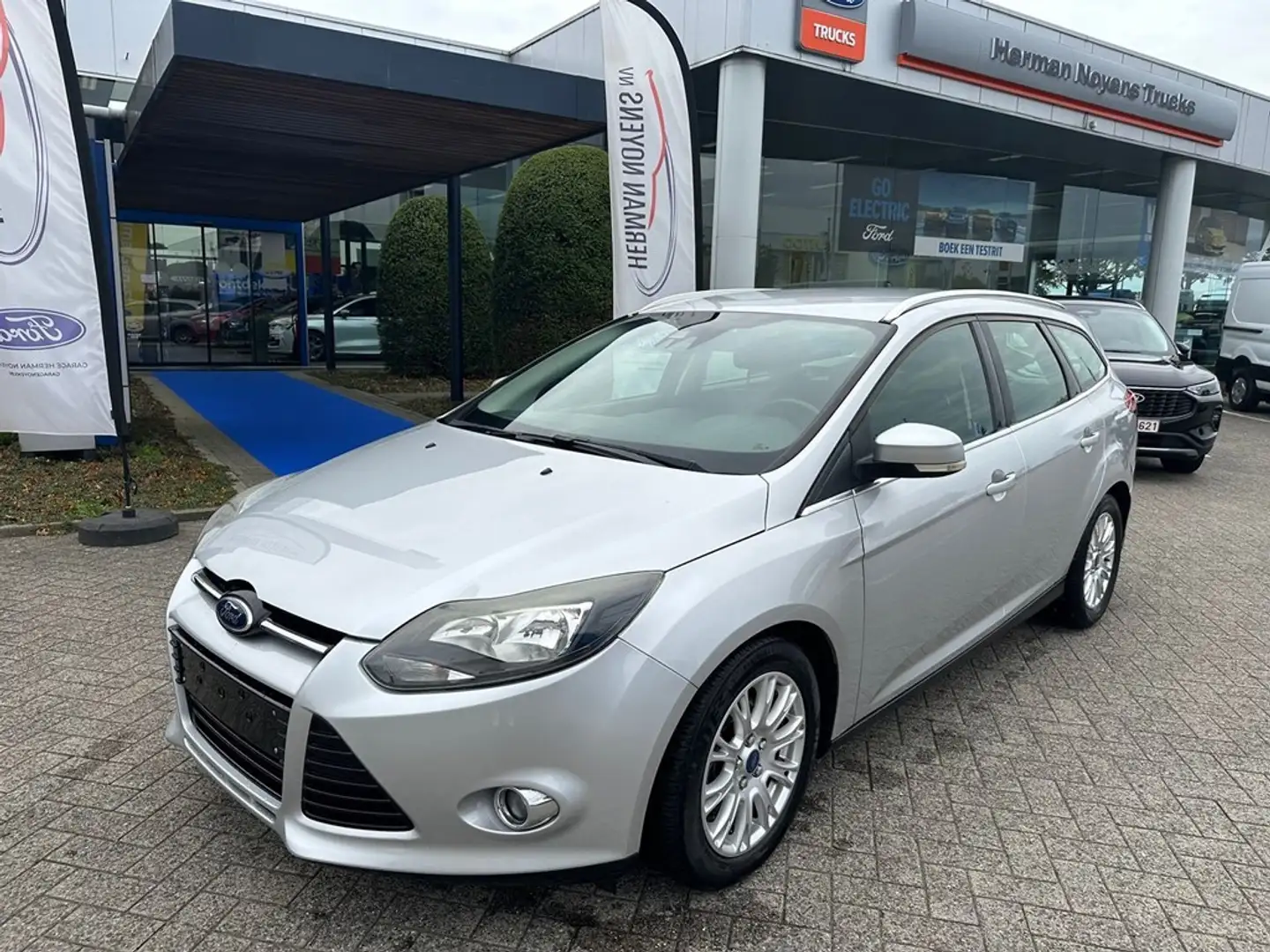 Ford Focus Enkel voor professionele verkoop. Silber - 1