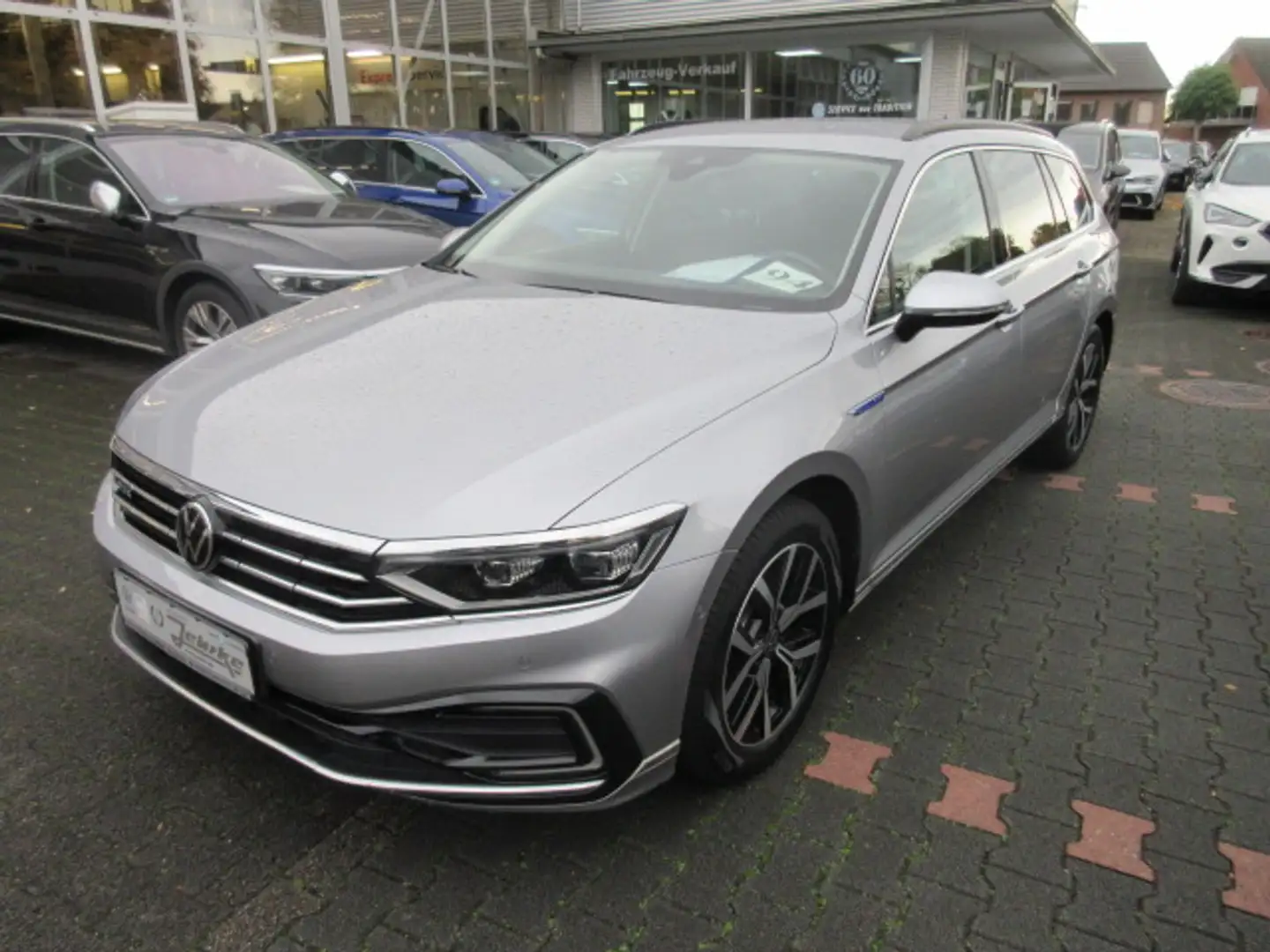 Volkswagen Passat Variant GTE 1.4 eHybrid DSG NAVI AHK IQ LIGHT ACC ALU APS SITZHEIZUNG CLIMATRONIC Silber - 1