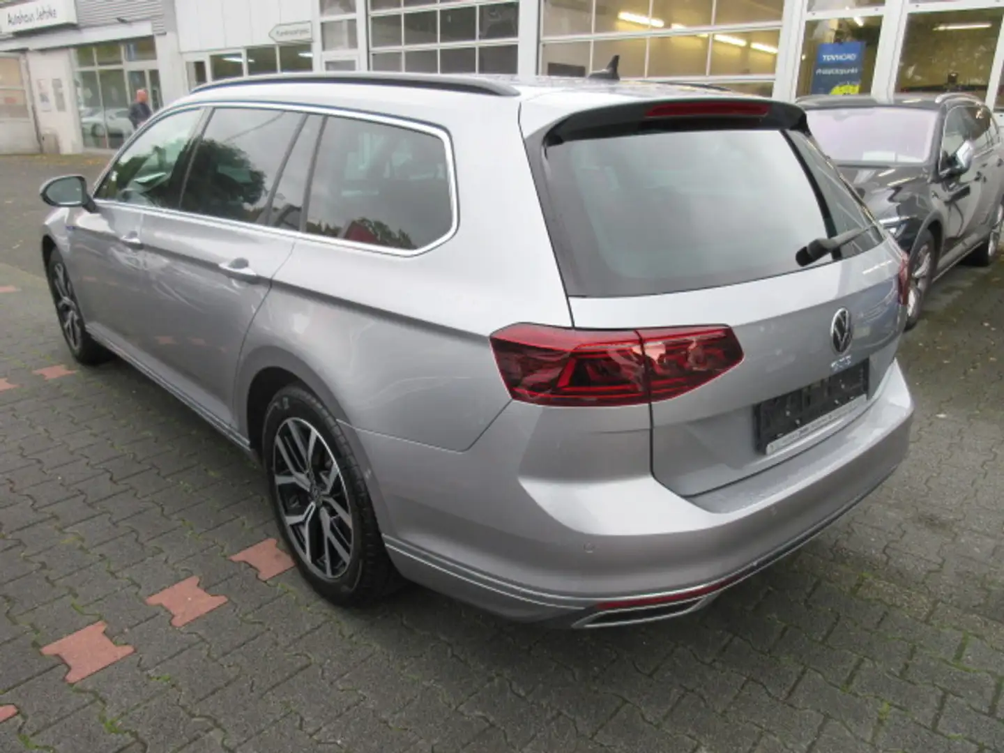 Volkswagen Passat Variant GTE 1.4 eHybrid DSG NAVI AHK IQ LIGHT ACC ALU APS SITZHEIZUNG CLIMATRONIC Silber - 2