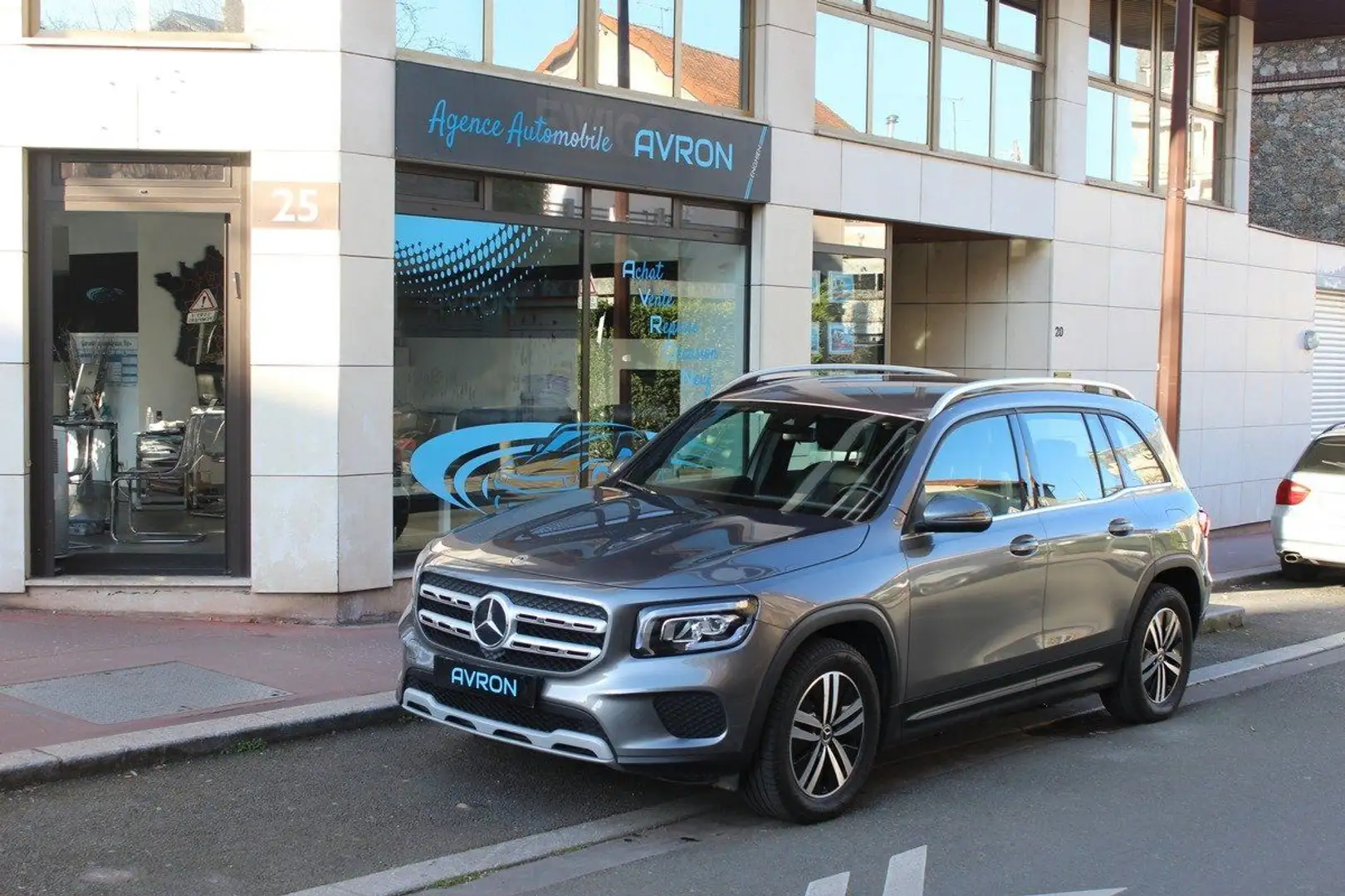 Mercedes-Benz GLB 180 180 D BUSINESS LINE 8G DCT Gris - 1