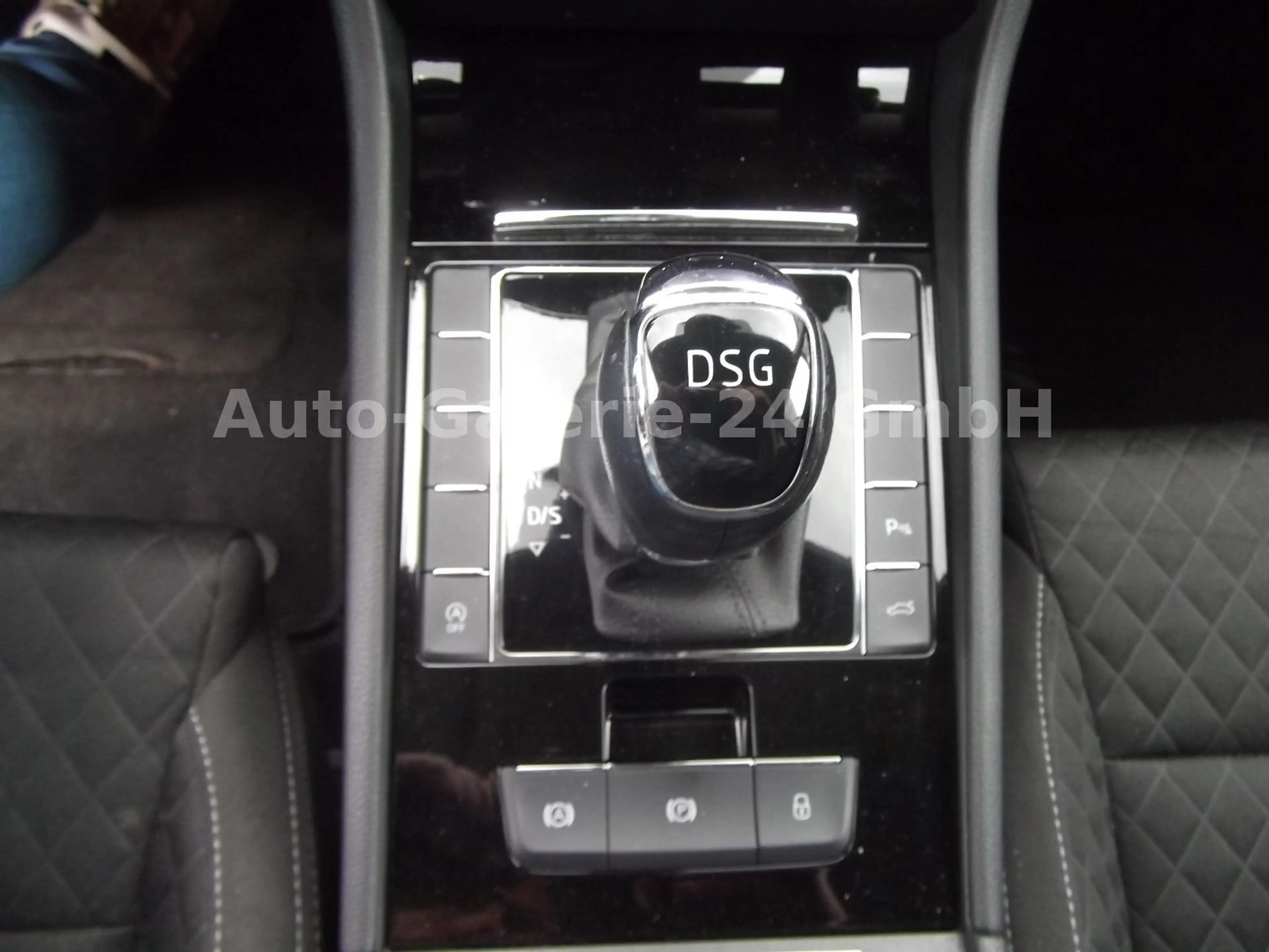 Skoda Superb 1,8 Combi Automatik, Navi, — photo 13