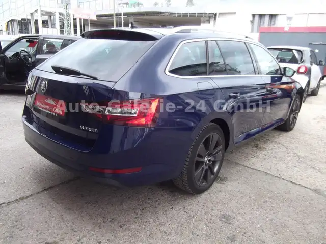 Skoda Superb view 5