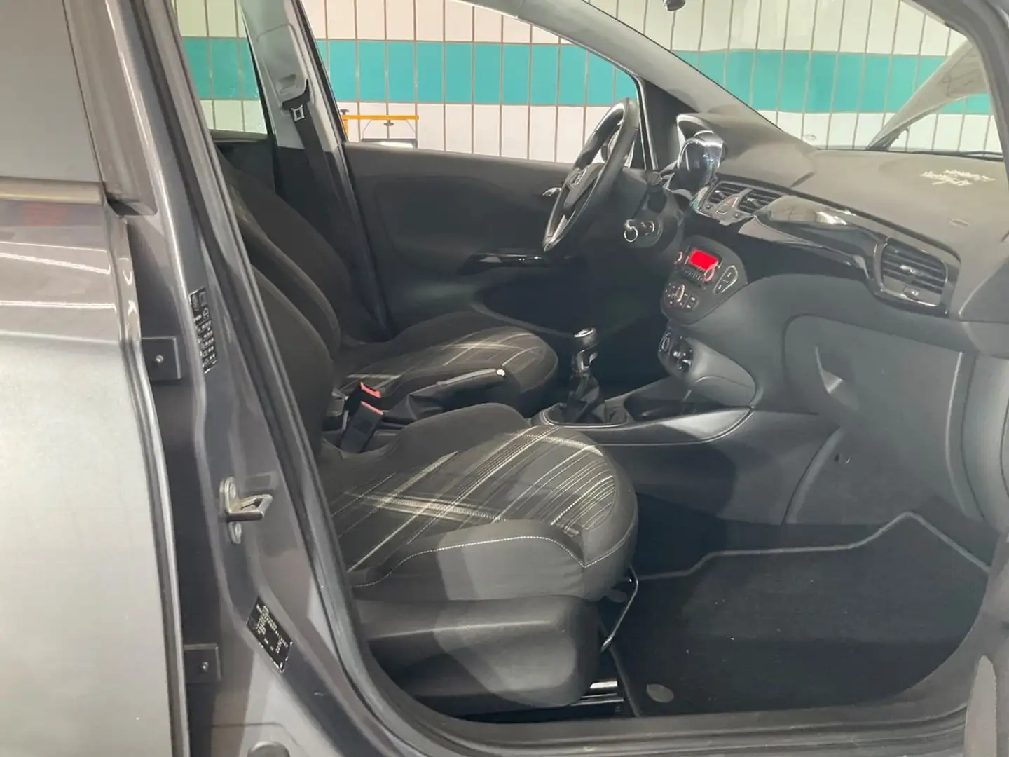Opel Corsa 1.2 B-Color Grau - 2