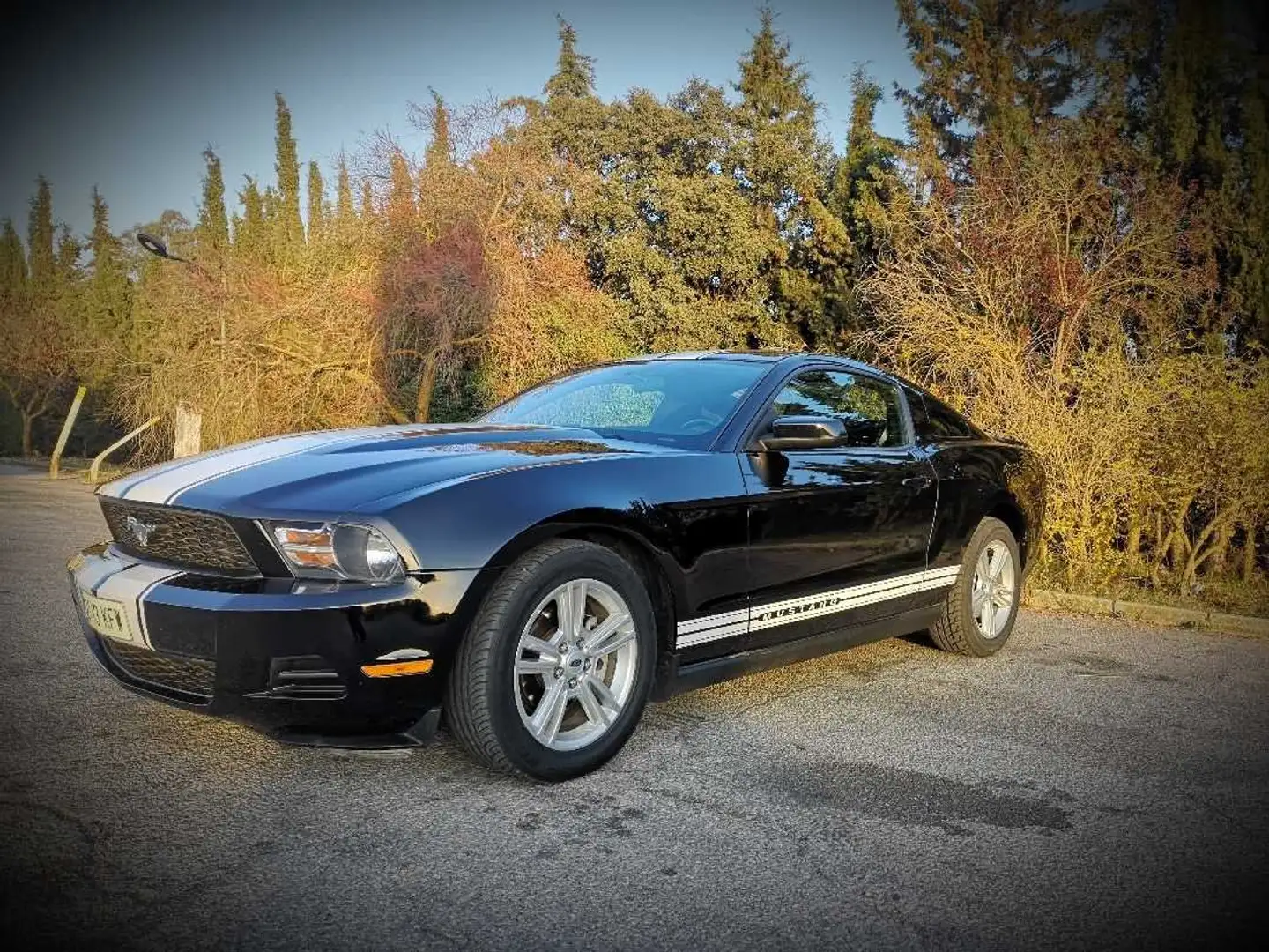Ford Mustang 2010 V6 Negro - 1
