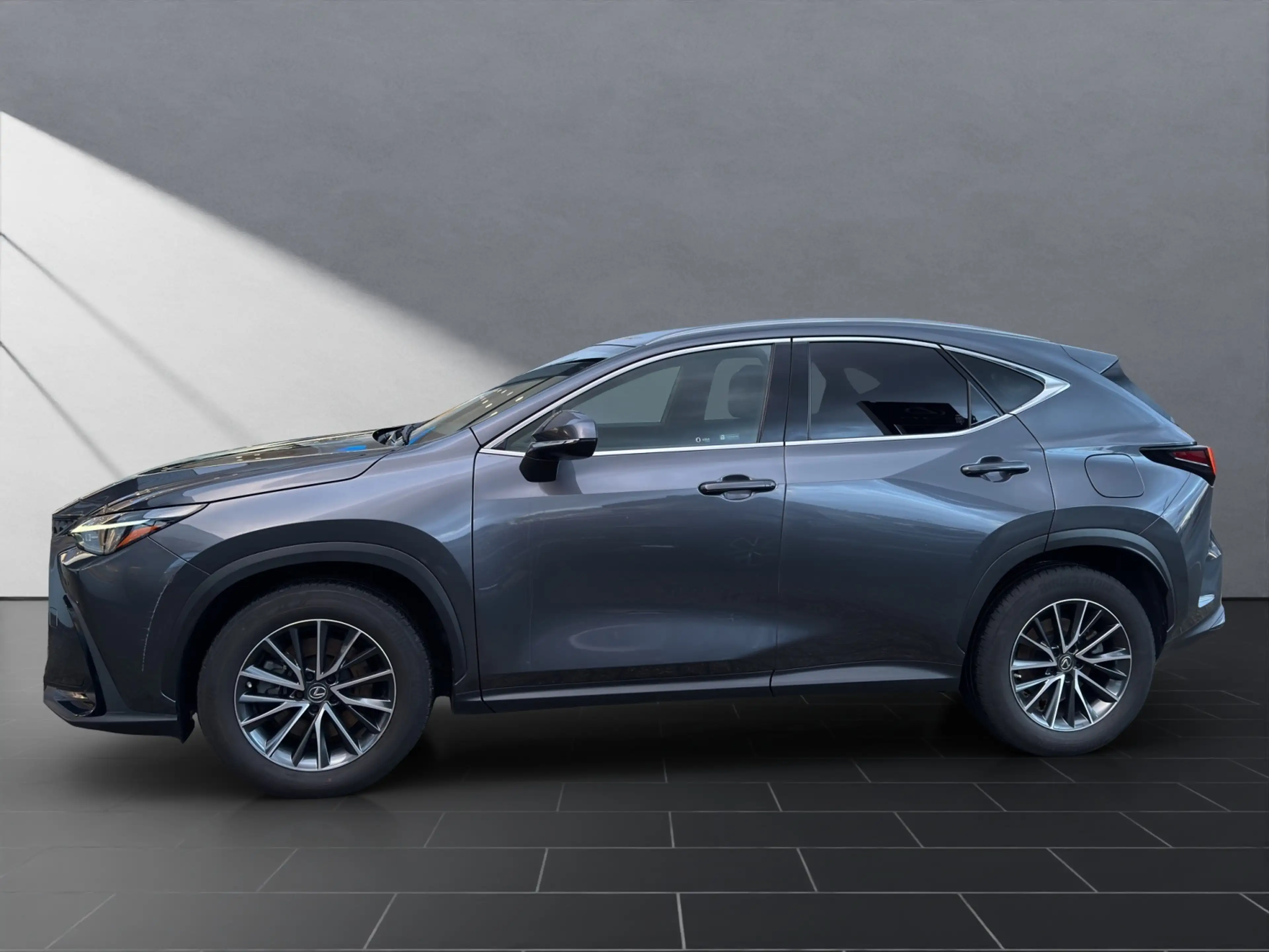 Lexus NX 450h+ +*E-Four*SHZ*CARPLAY*NAVI* 15J-GARANTIE* — photo 2