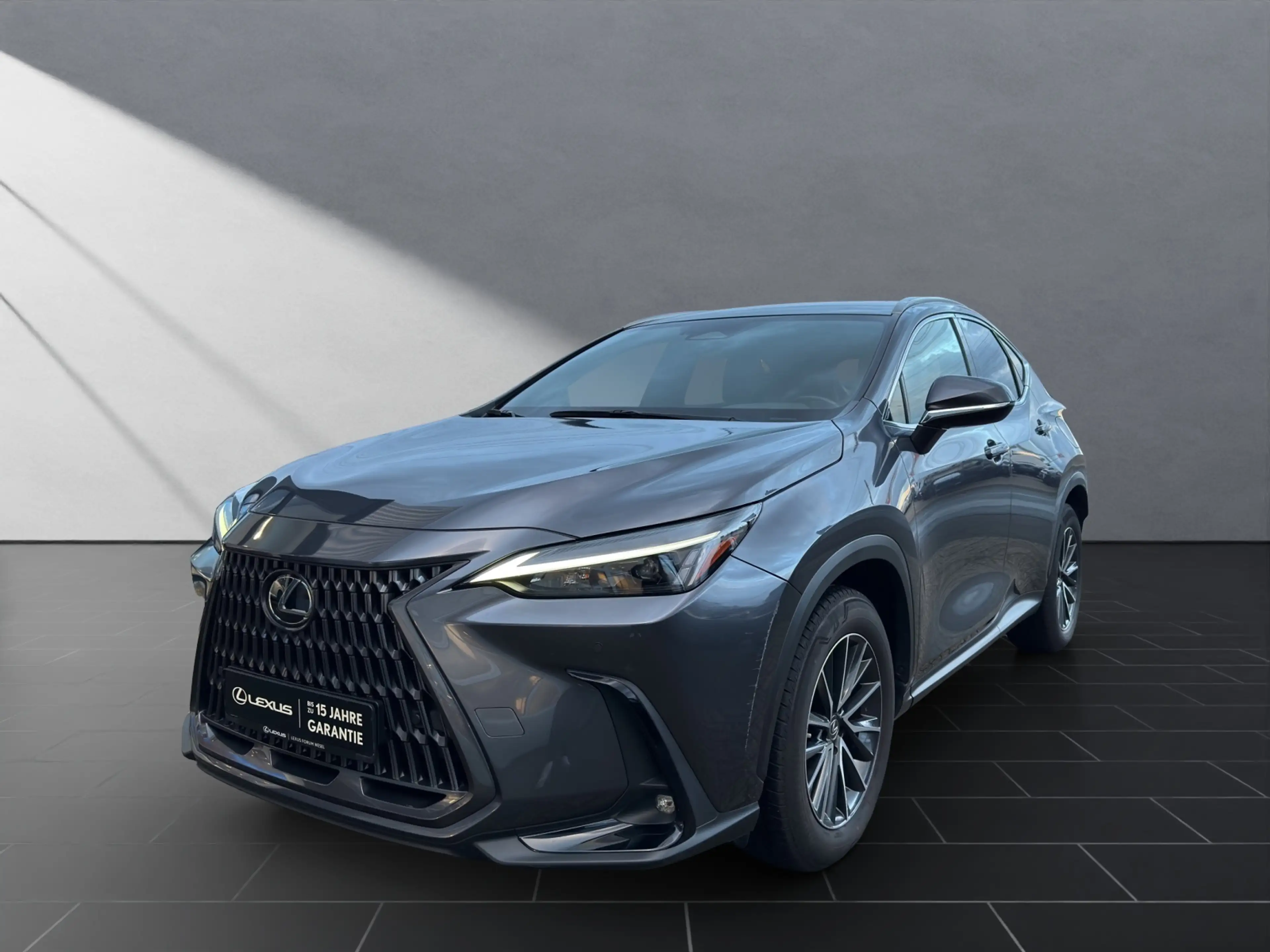 Lexus NX 450h+ +*E-Four*SHZ*CARPLAY*NAVI* 15J-GARANTIE*