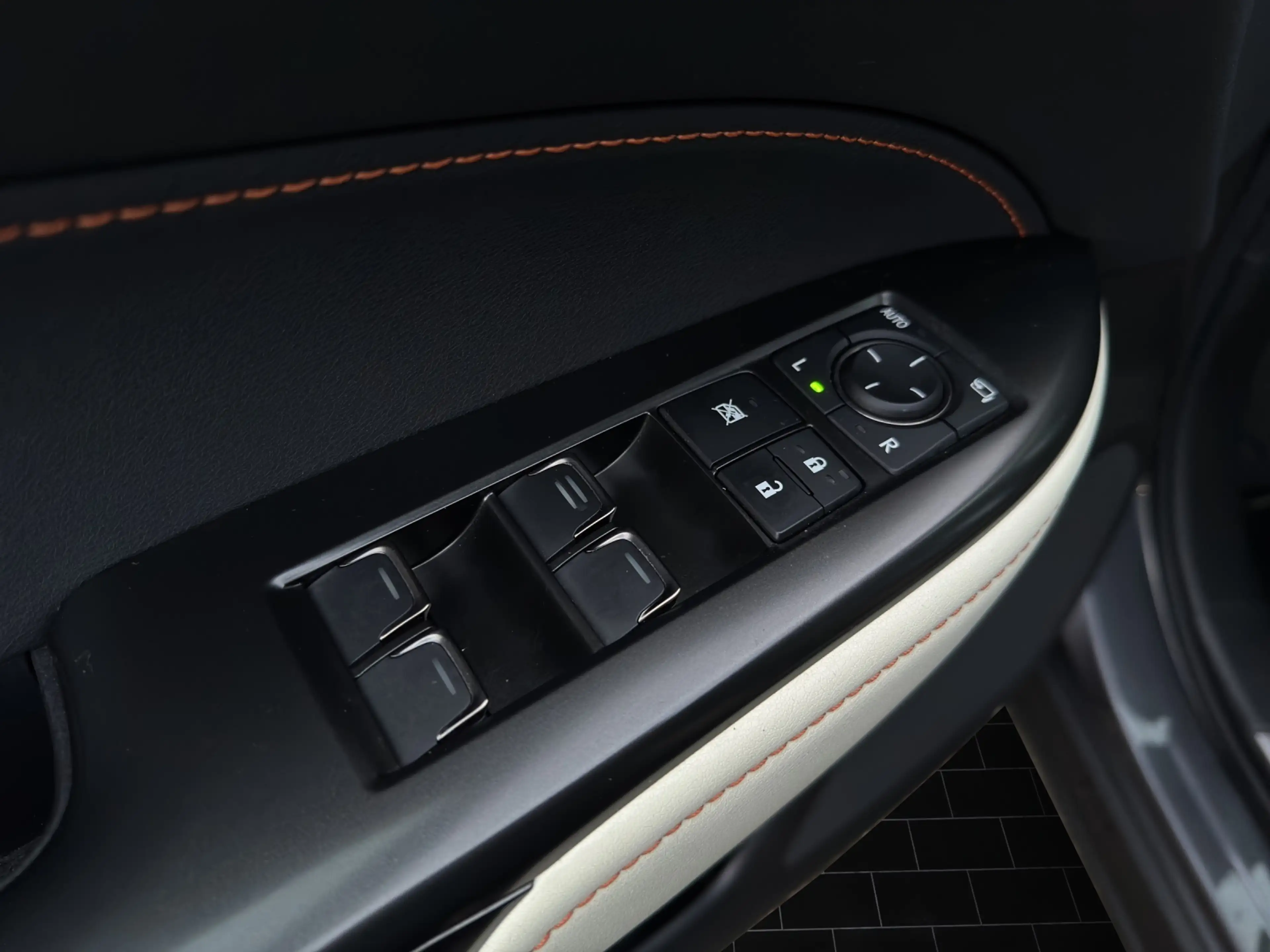 Lexus NX 450h+ +*E-Four*SHZ*CARPLAY*NAVI* 15J-GARANTIE* — photo 12