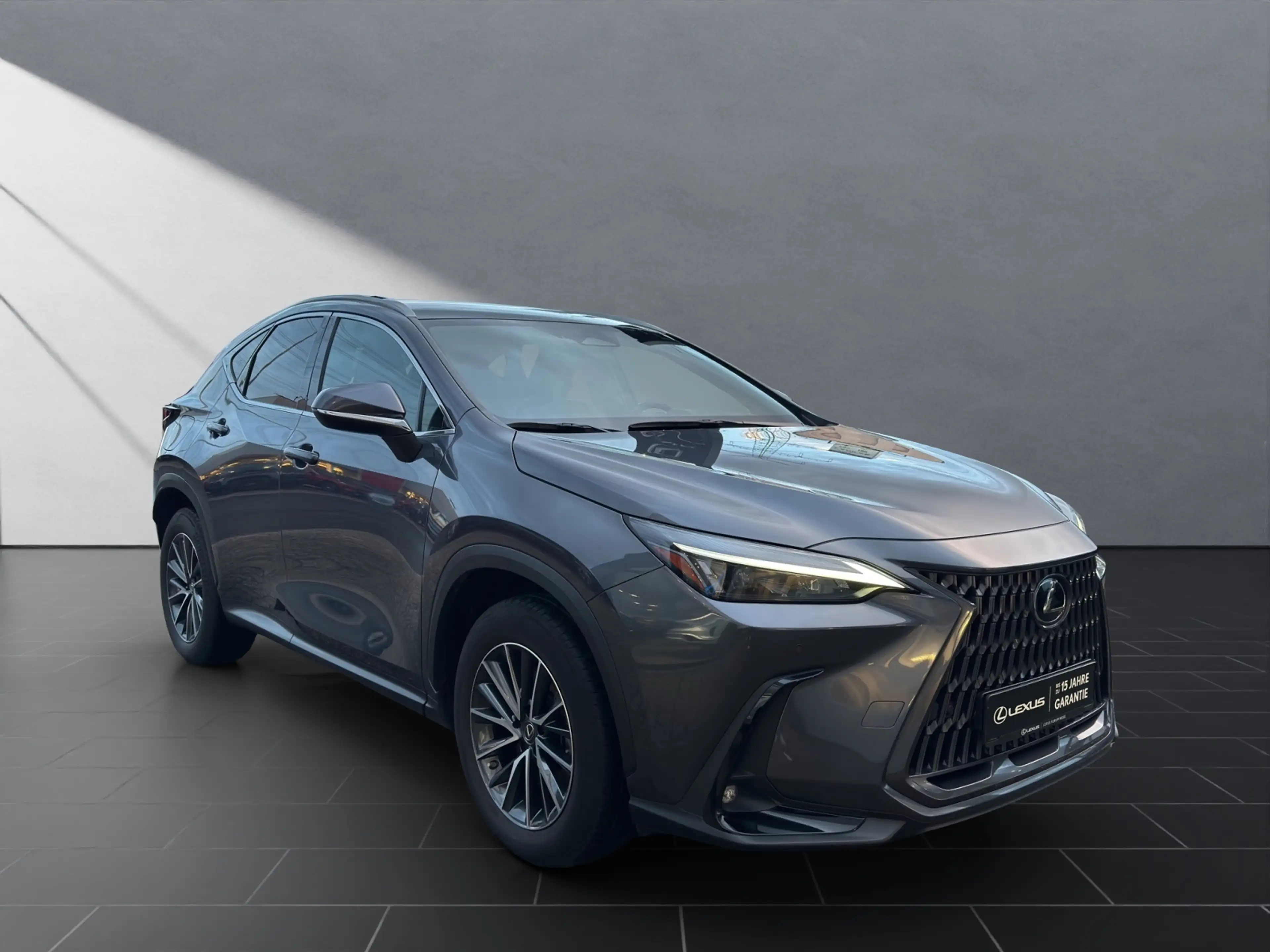 Lexus NX 450h+ +*E-Four*SHZ*CARPLAY*NAVI* 15J-GARANTIE* — photo 7
