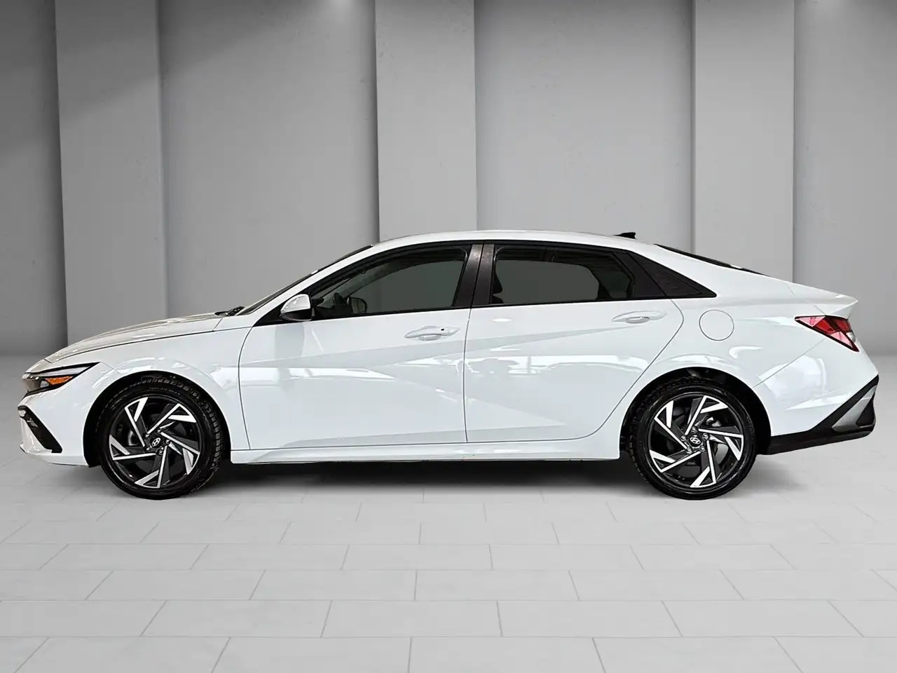 Hyundai ELANTRA снимка Hyundai ELANTRA