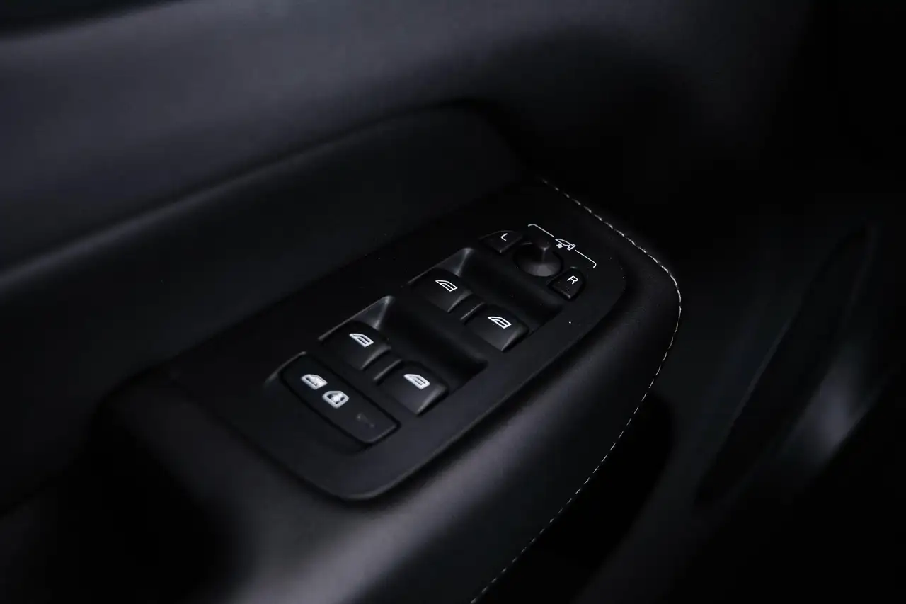 Volvo XC60 2.0 T6 Plug-in hybrid AWD Inscription Trekhaak P, миниатюра 24