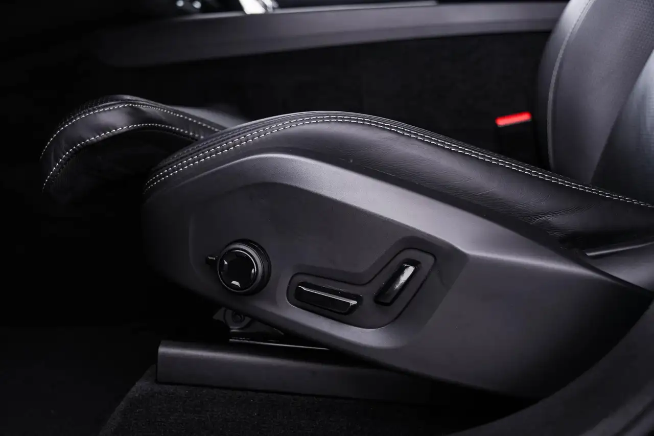 Volvo XC60 2.0 T6 Plug-in hybrid AWD Inscription Trekhaak P, миниатюра 18