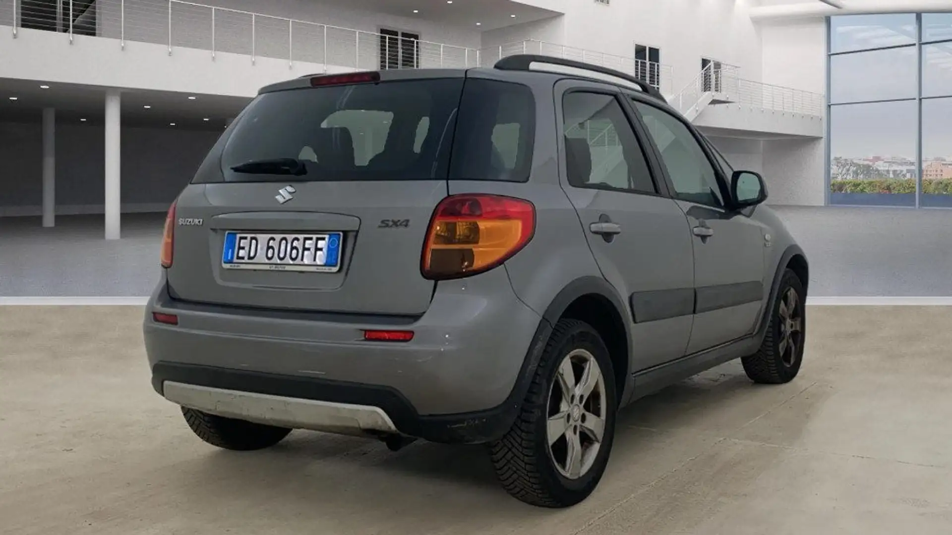 Suzuki SX4 1.6 DDiS 16V Outdoor Line GL Grau - 2