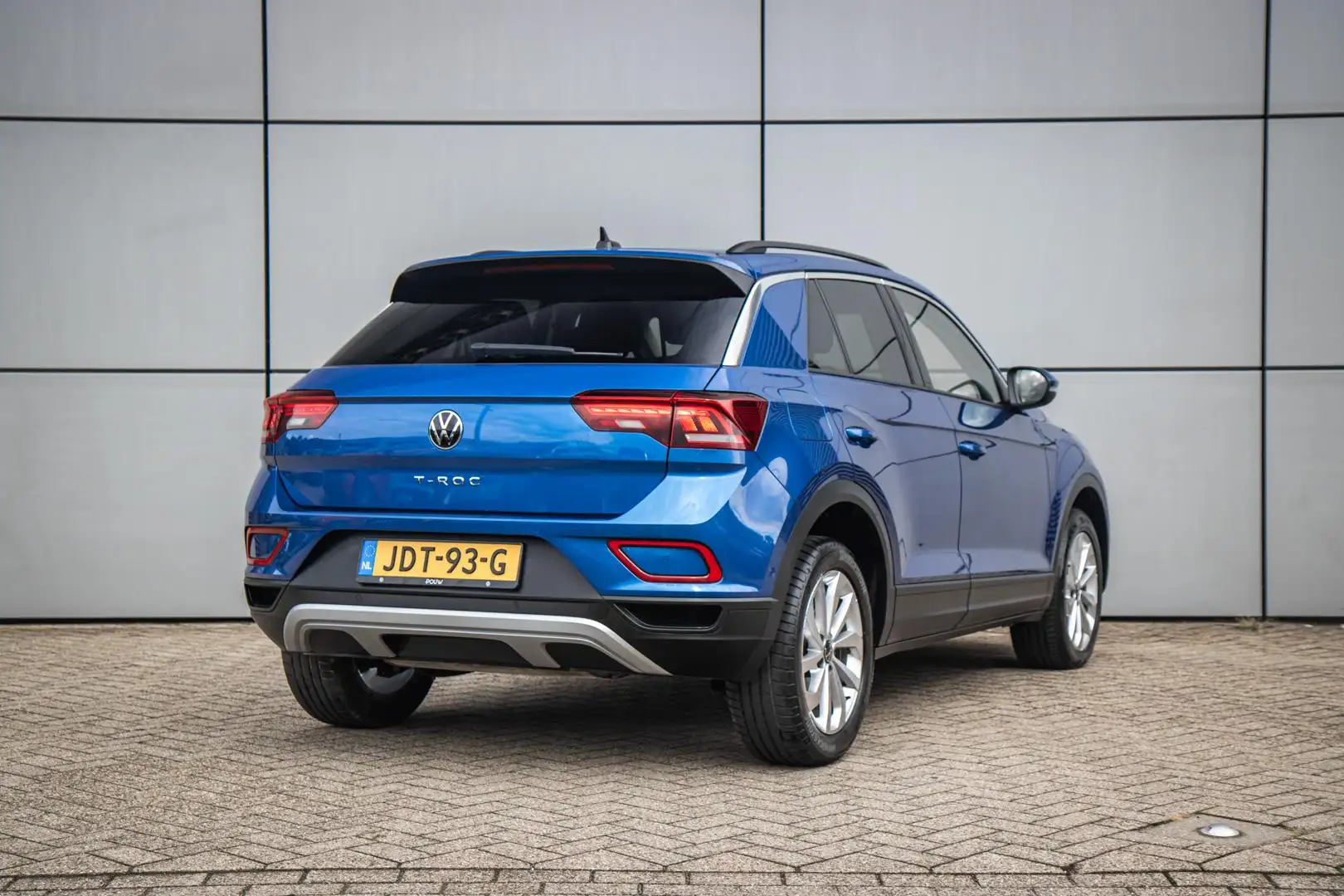 Volkswagen T-Roc 1.5 TSI 150pk DSG Life | Parkeersensoren | Adaptiv Blu/Azzurro - 2