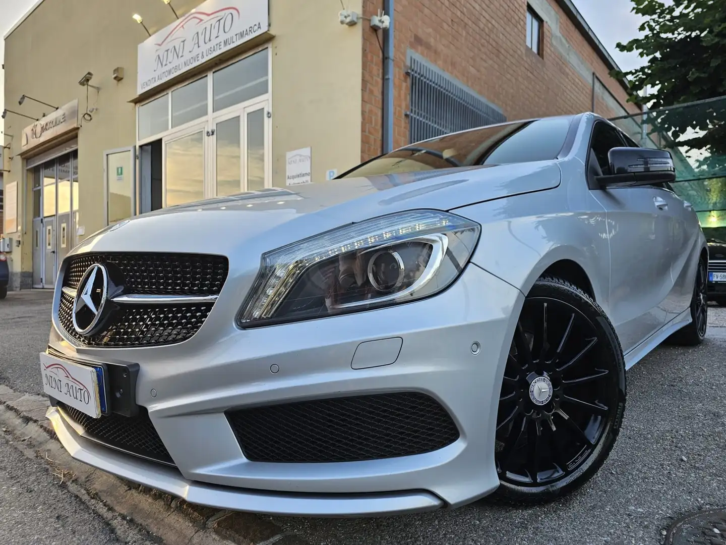 Mercedes-Benz A 180 CDI 110cv Premium*AMG*Pelle*Bi-Xeno*18*Pdc* Сірий - 1