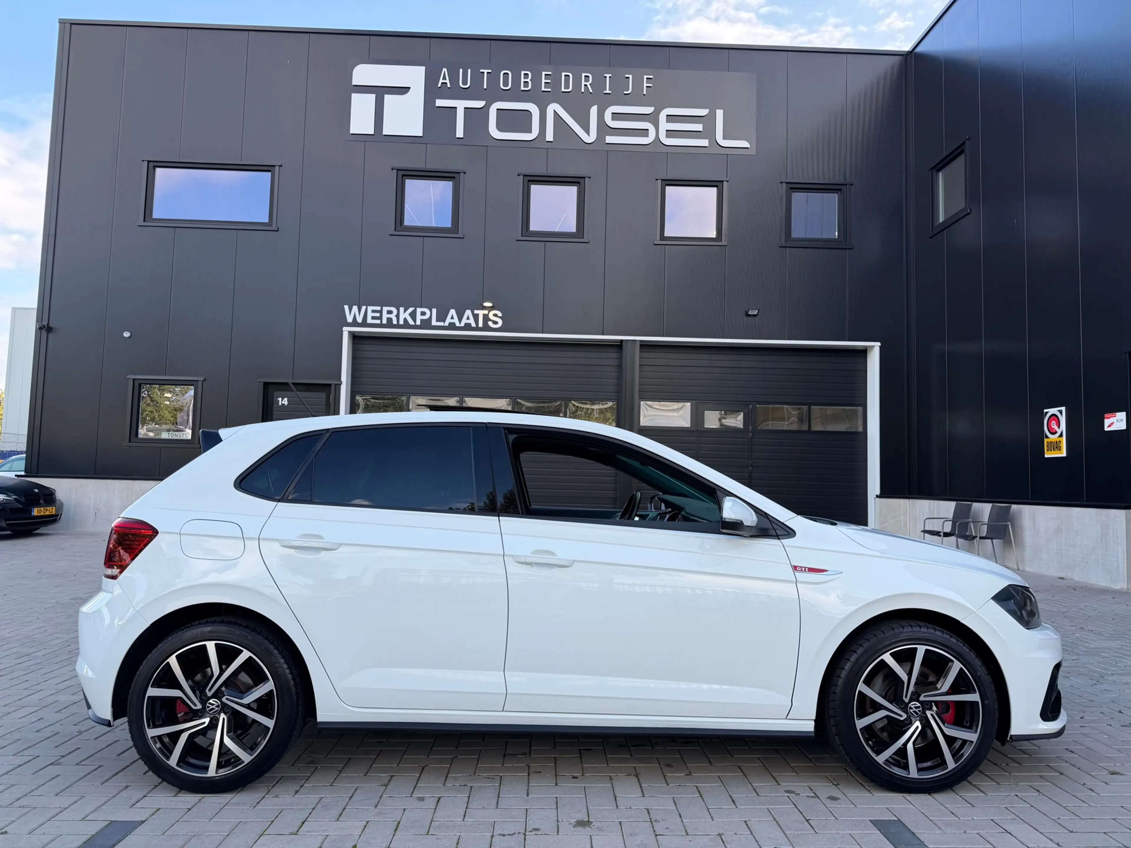 Volkswagen Polo GTI 2.0 TSI DSG / Panorama / Beats / Virtual / Camera — photo 7