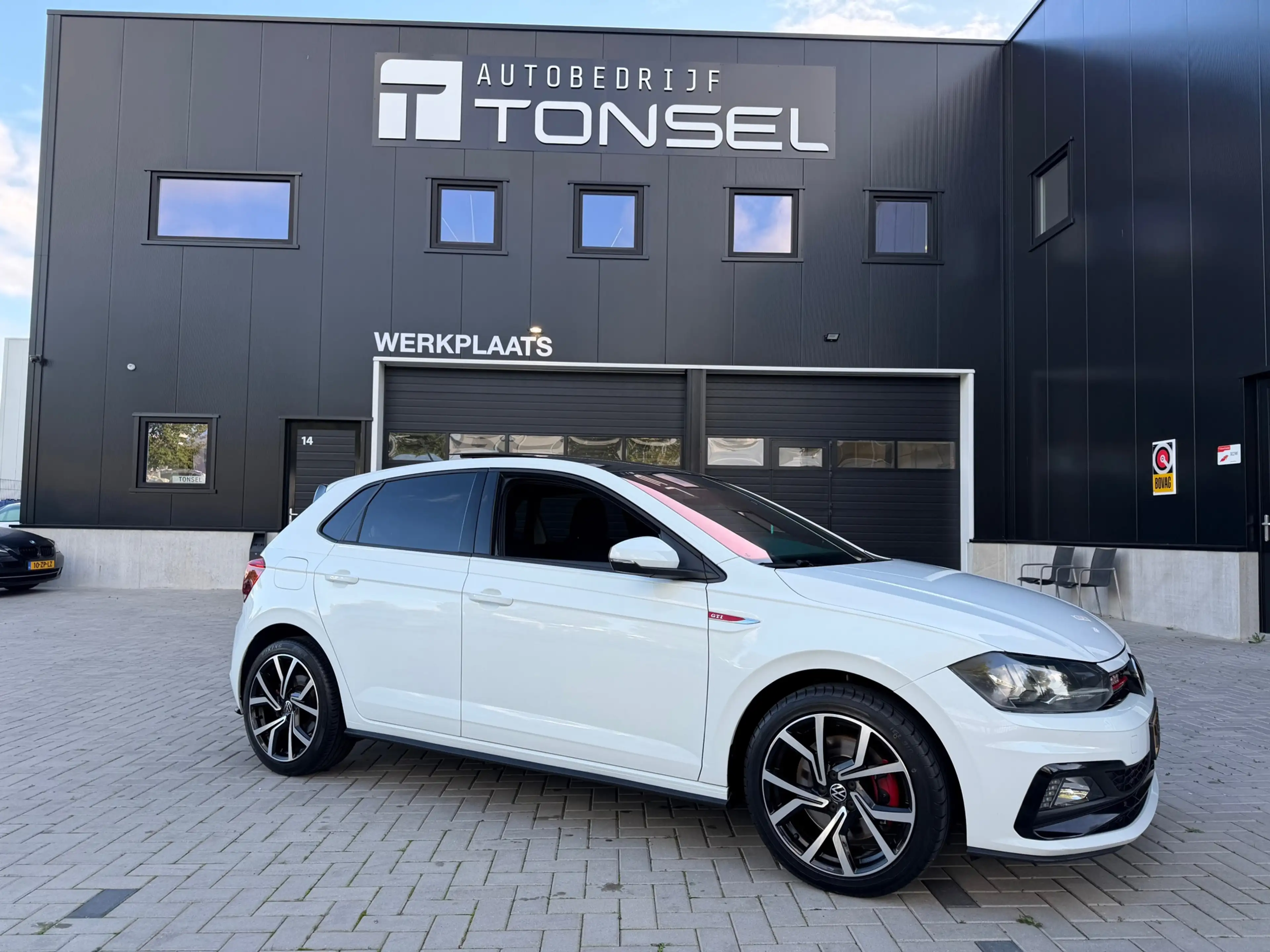 Volkswagen Polo GTI 2.0 TSI DSG / Panorama / Beats / Virtual / Camera — photo 6