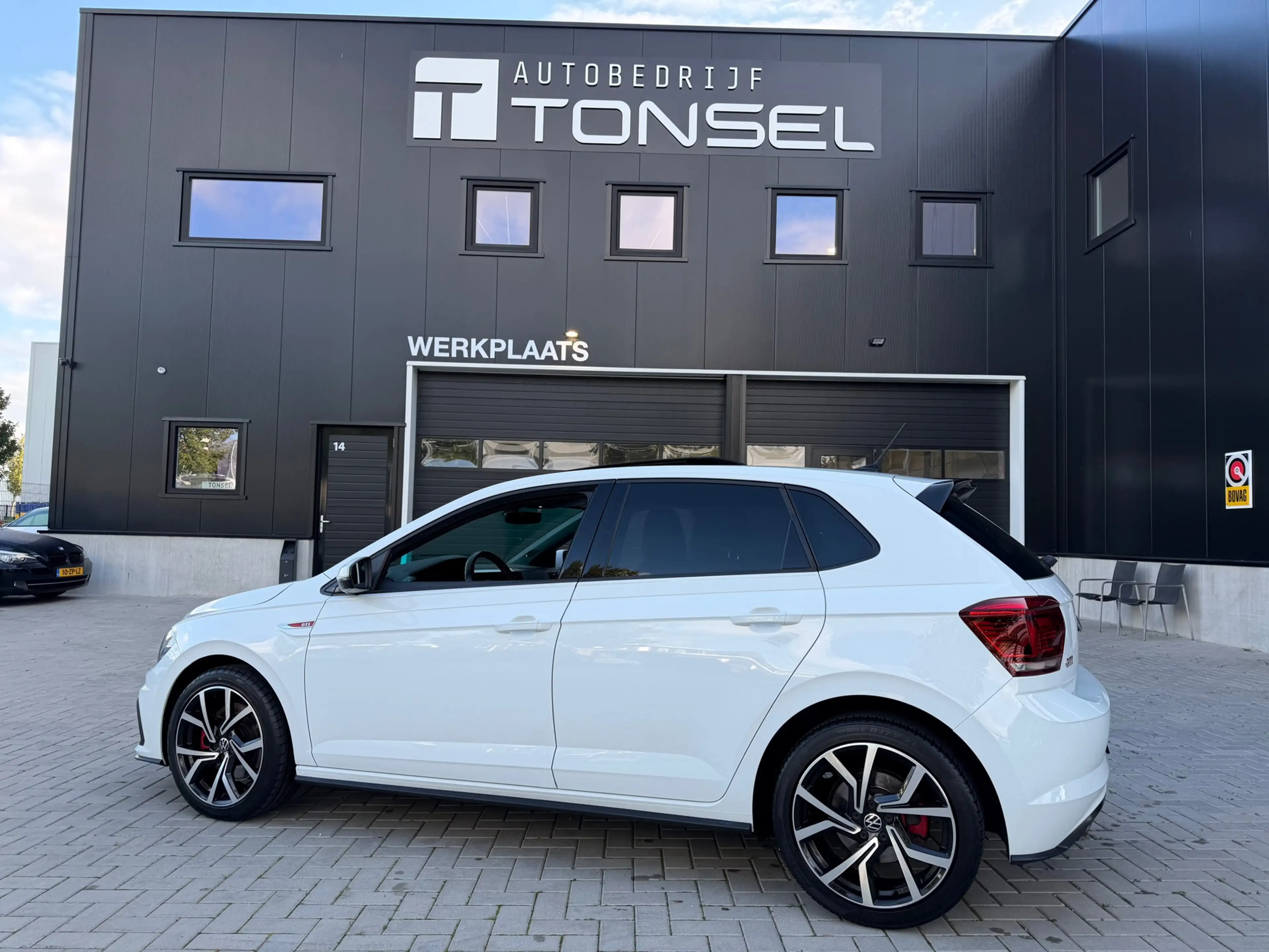 Volkswagen Polo GTI 2.0 TSI DSG / Panorama / Beats / Virtual / Camera — photo 3