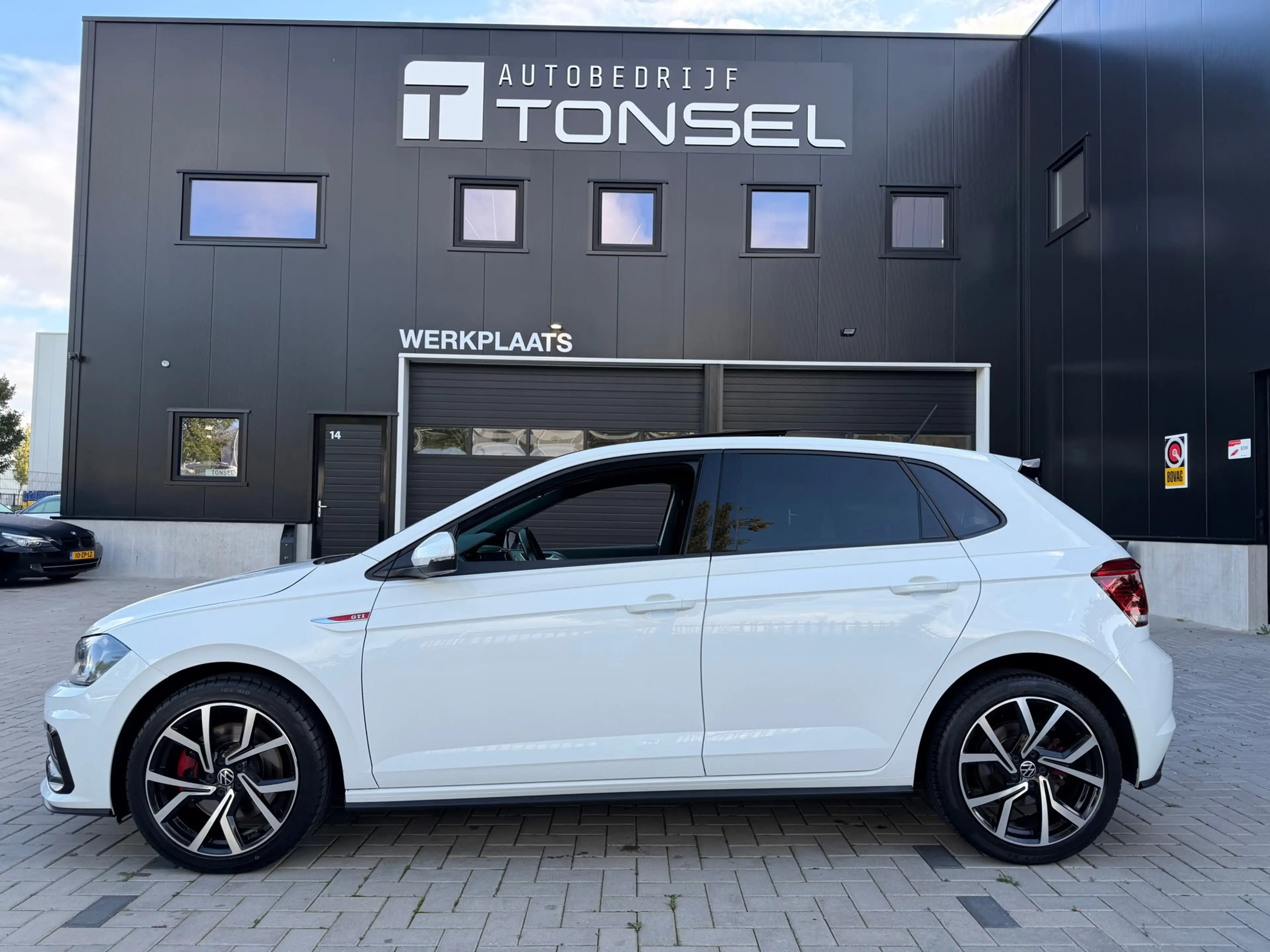 Volkswagen Polo GTI 2.0 TSI DSG / Panorama / Beats / Virtual / Camera — photo 2