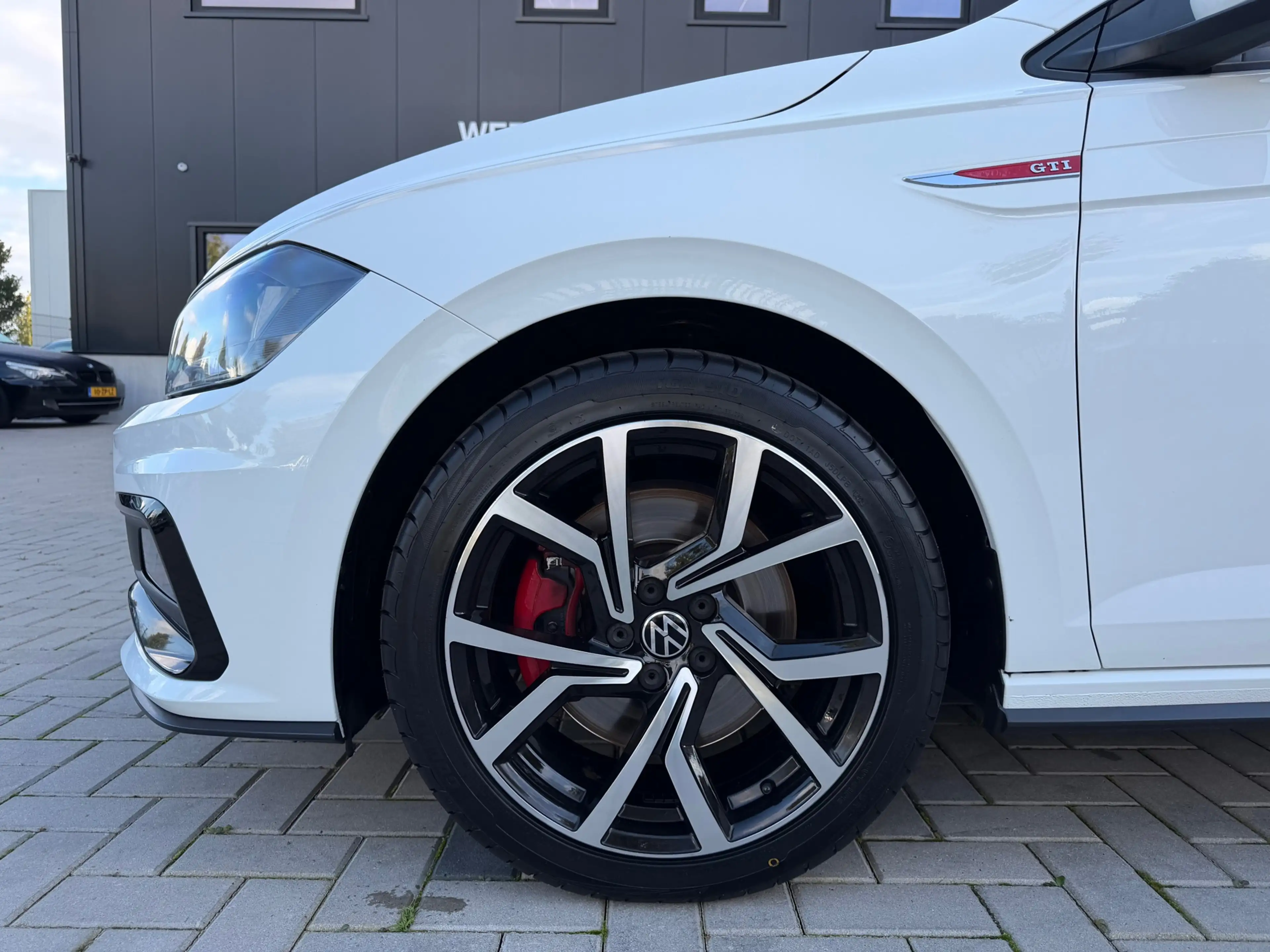 Volkswagen Polo GTI 2.0 TSI DSG / Panorama / Beats / Virtual / Camera — photo 10