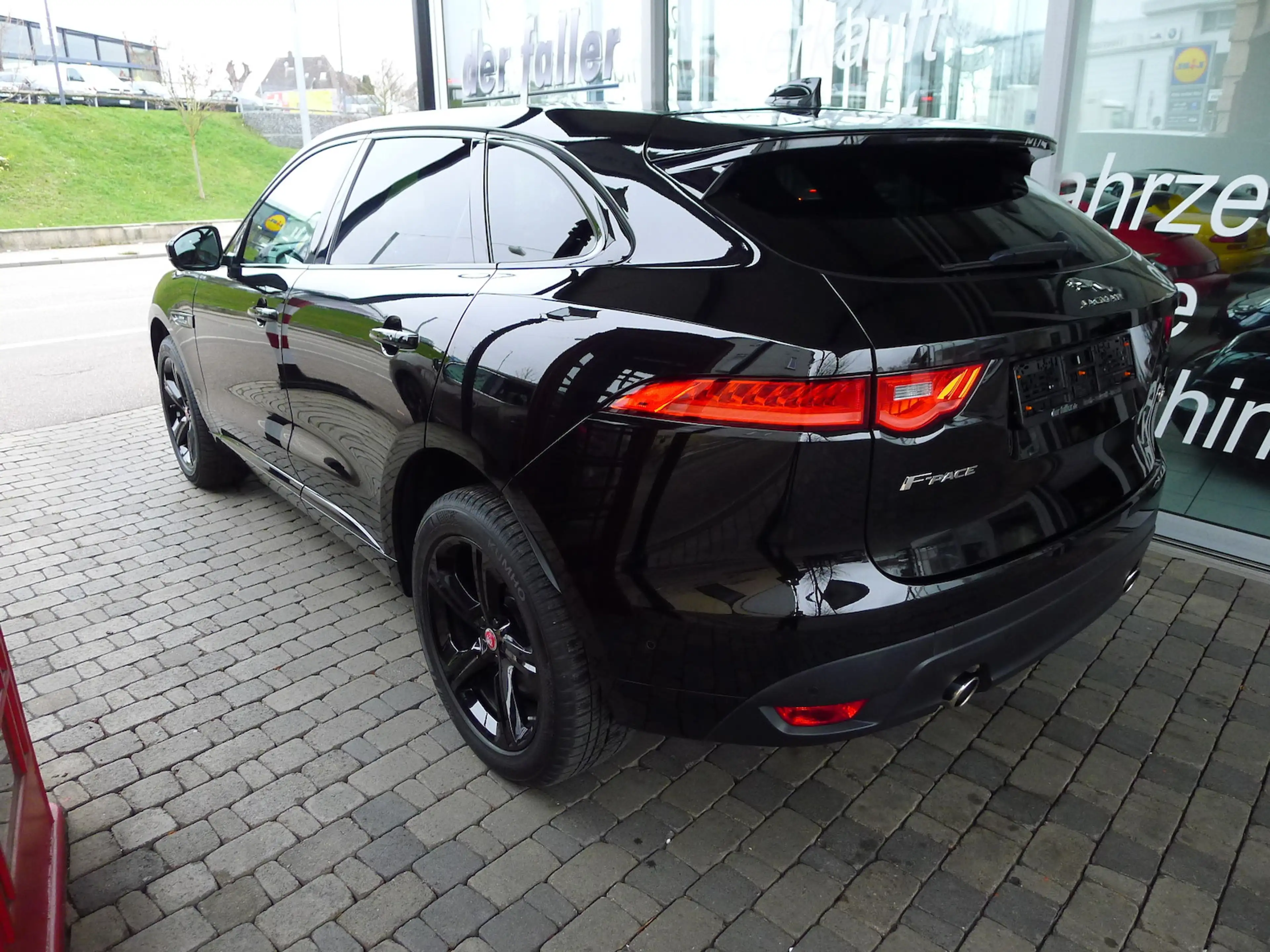 Jaguar F-Pace 300 AWD R Dynamic Voll/Voll/perfekt!! — photo 3