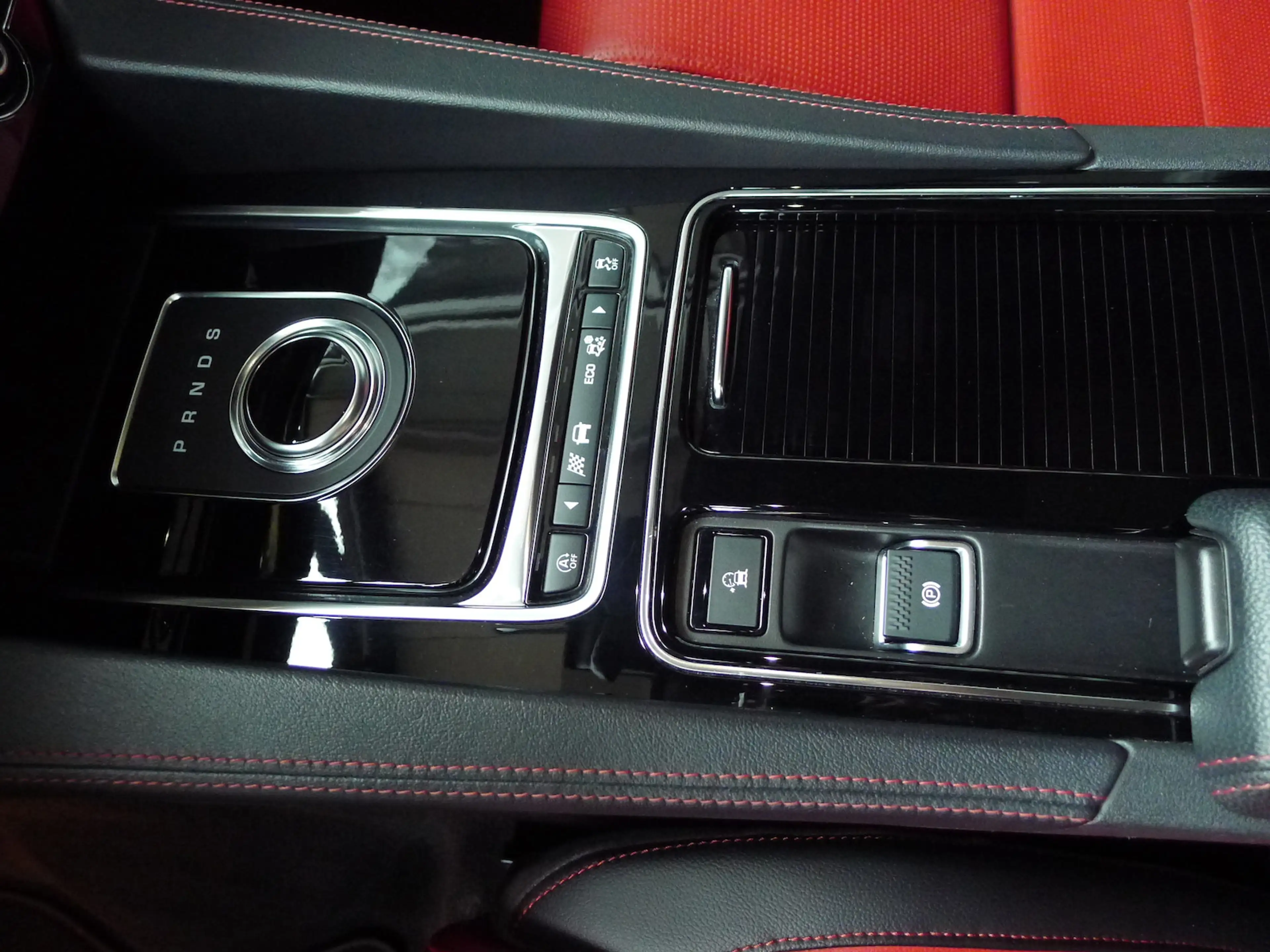 Jaguar F-Pace 300 AWD R Dynamic Voll/Voll/perfekt!! — photo 9