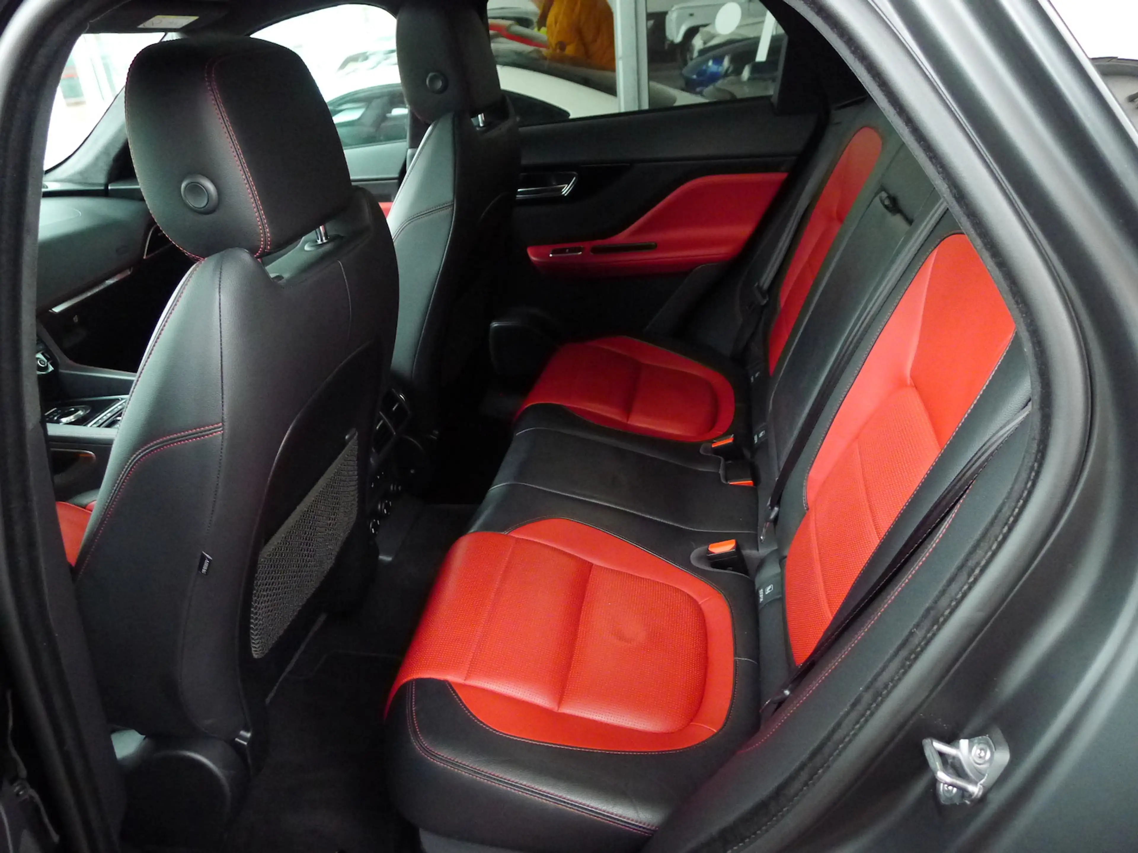 Jaguar F-Pace 300 AWD R Dynamic Voll/Voll/perfekt!! — photo 11