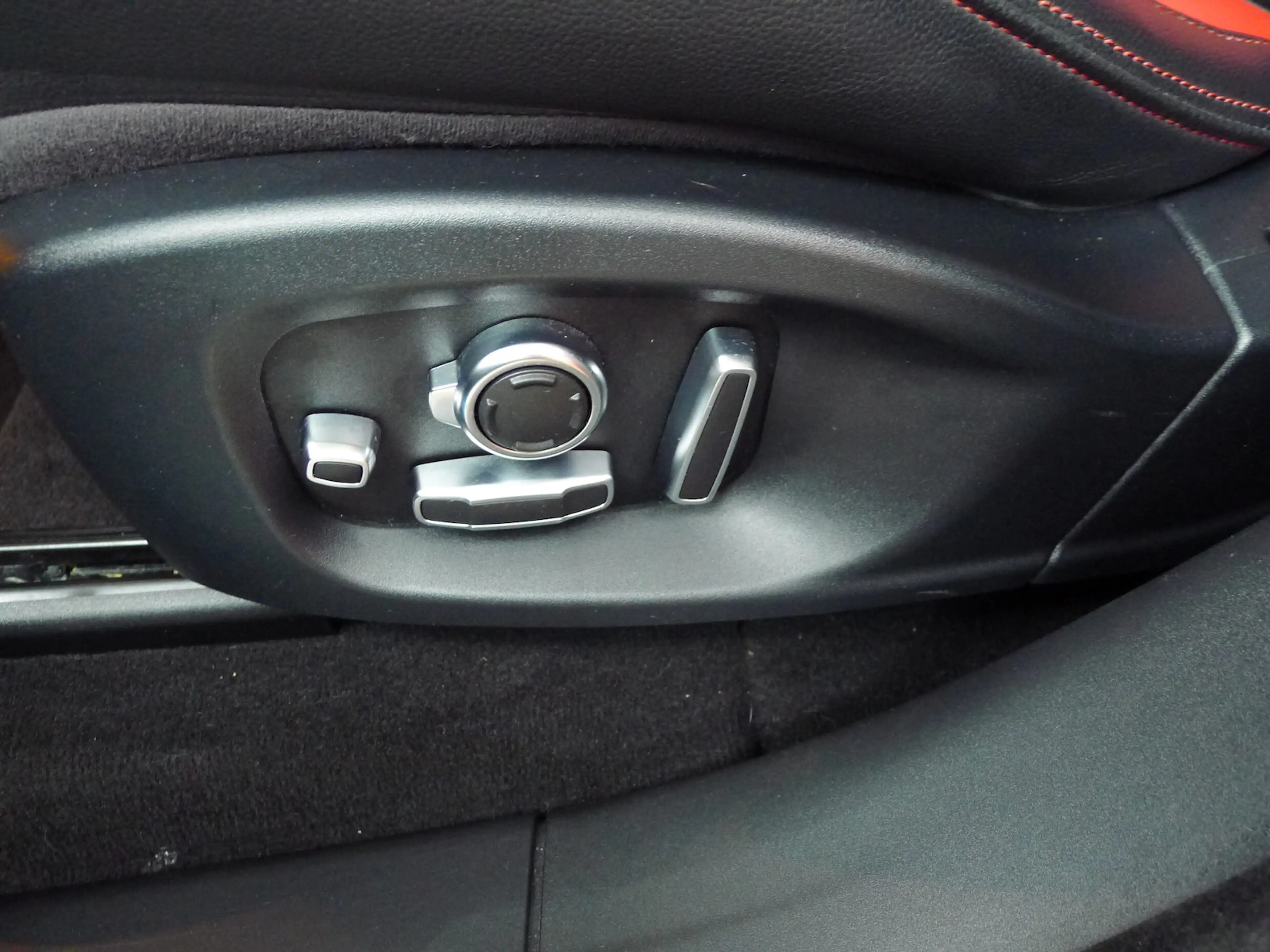Jaguar F-Pace 300 AWD R Dynamic Voll/Voll/perfekt!! — photo 7