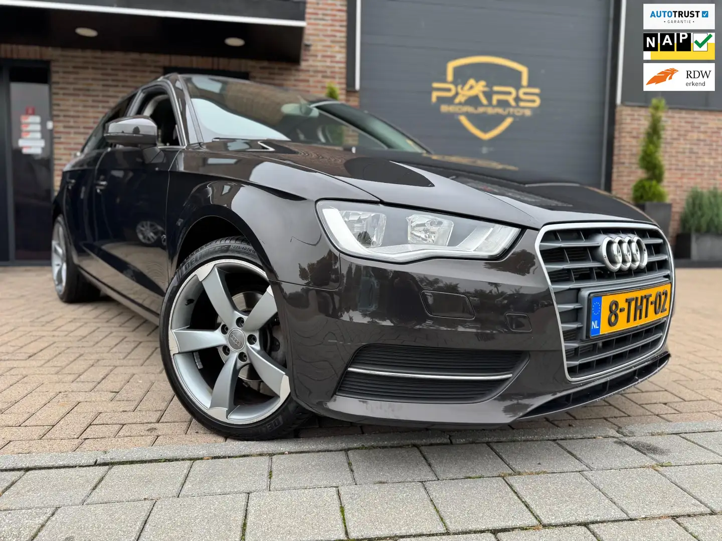 Audi A3 Sportback 1.2 TFSI Attraction Pro Line Airco Navi Braun - 1