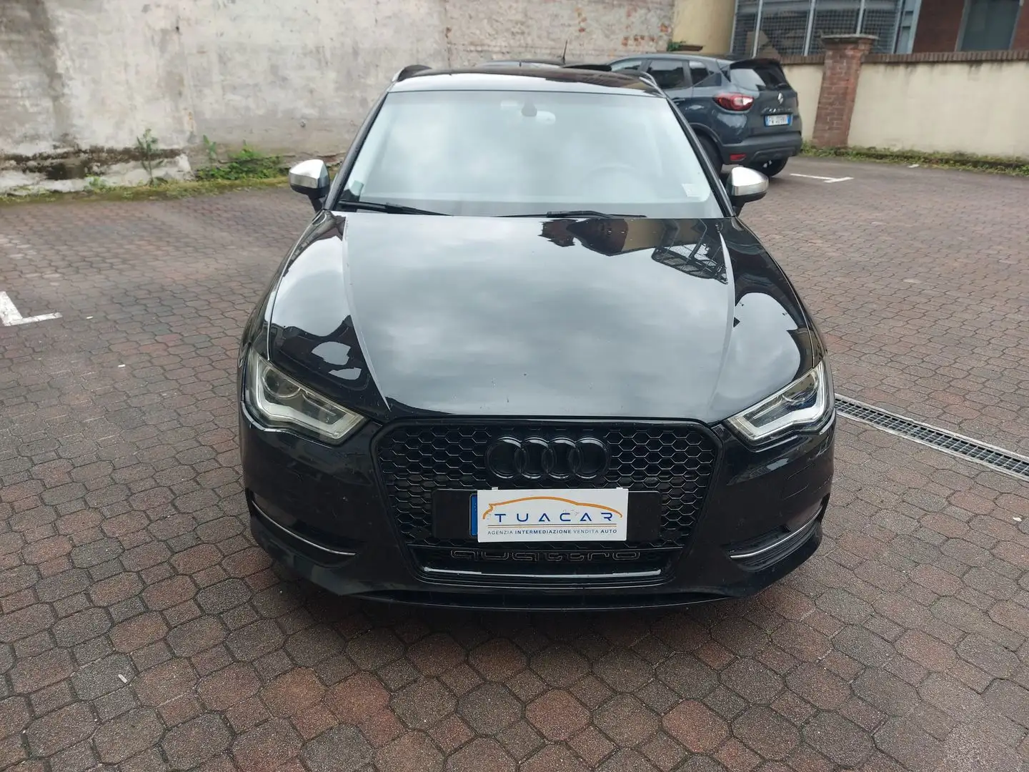 Audi A3 spback Ambiente 1.6 TDI dsg Noir - 2