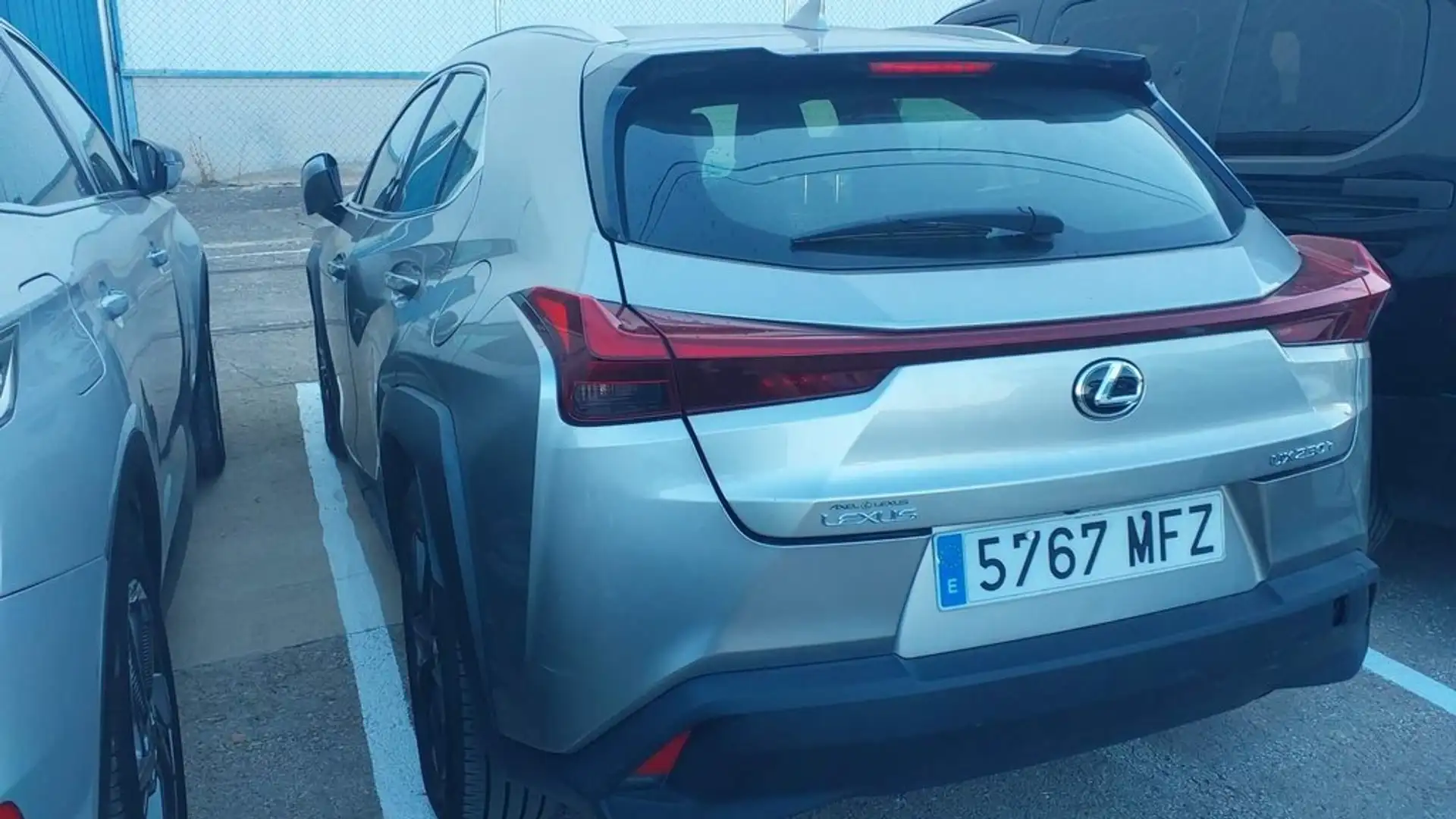 Lexus UX 250h Business 2WD - 2