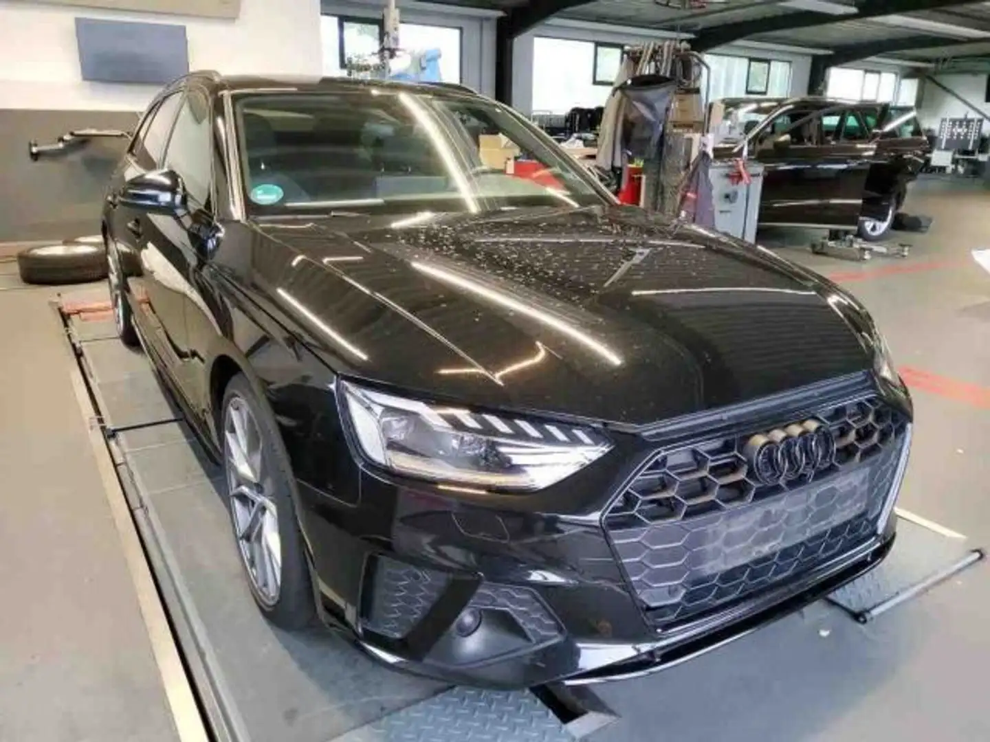 Audi A4 40 TFSI S-LINE COMPETITION MATRIX+NAVI Schwarz - 2