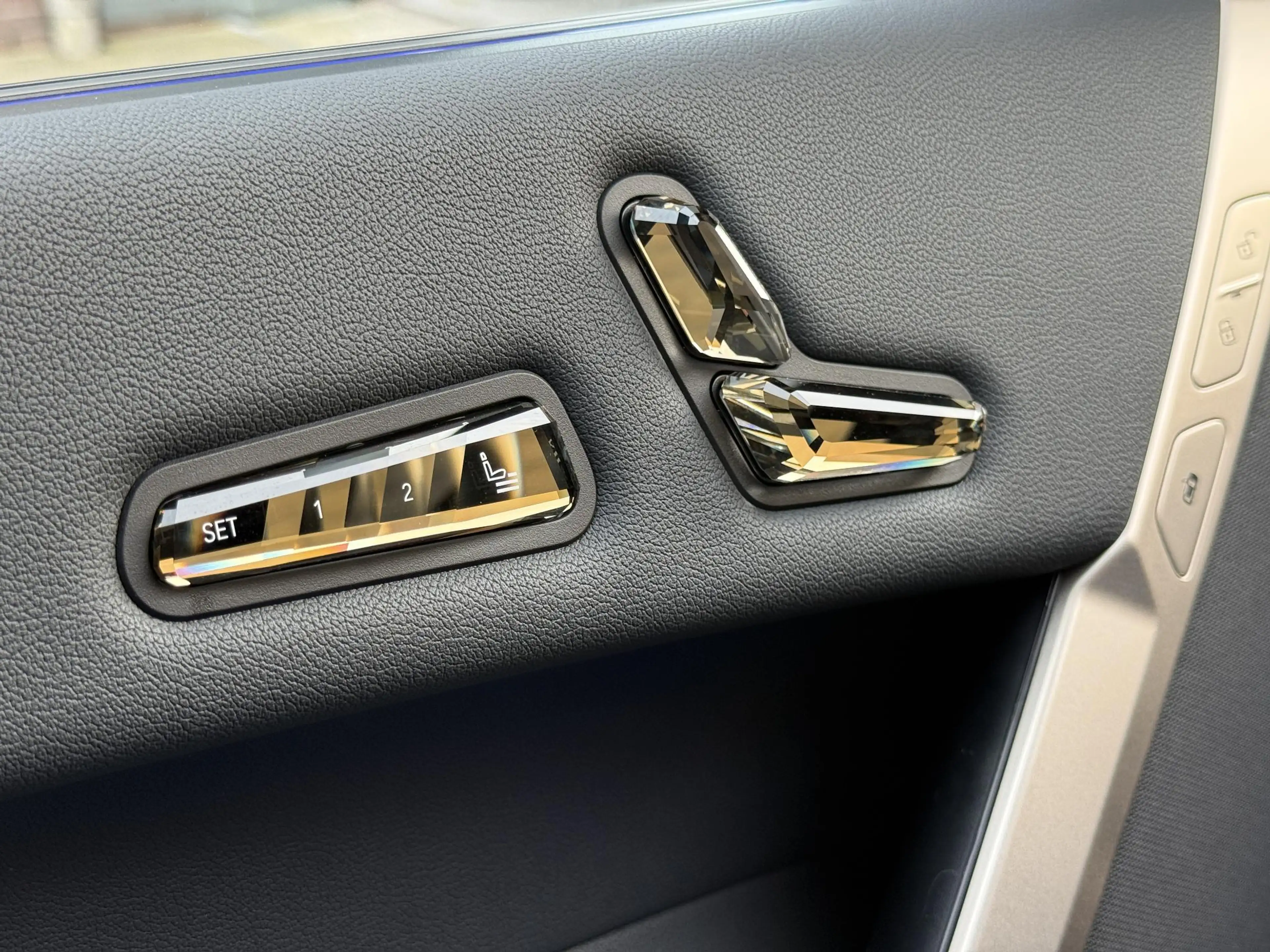 BMW iX xDrive40 Sportpakket 77kWh | SOH 98% | Sky Lounge — photo 28