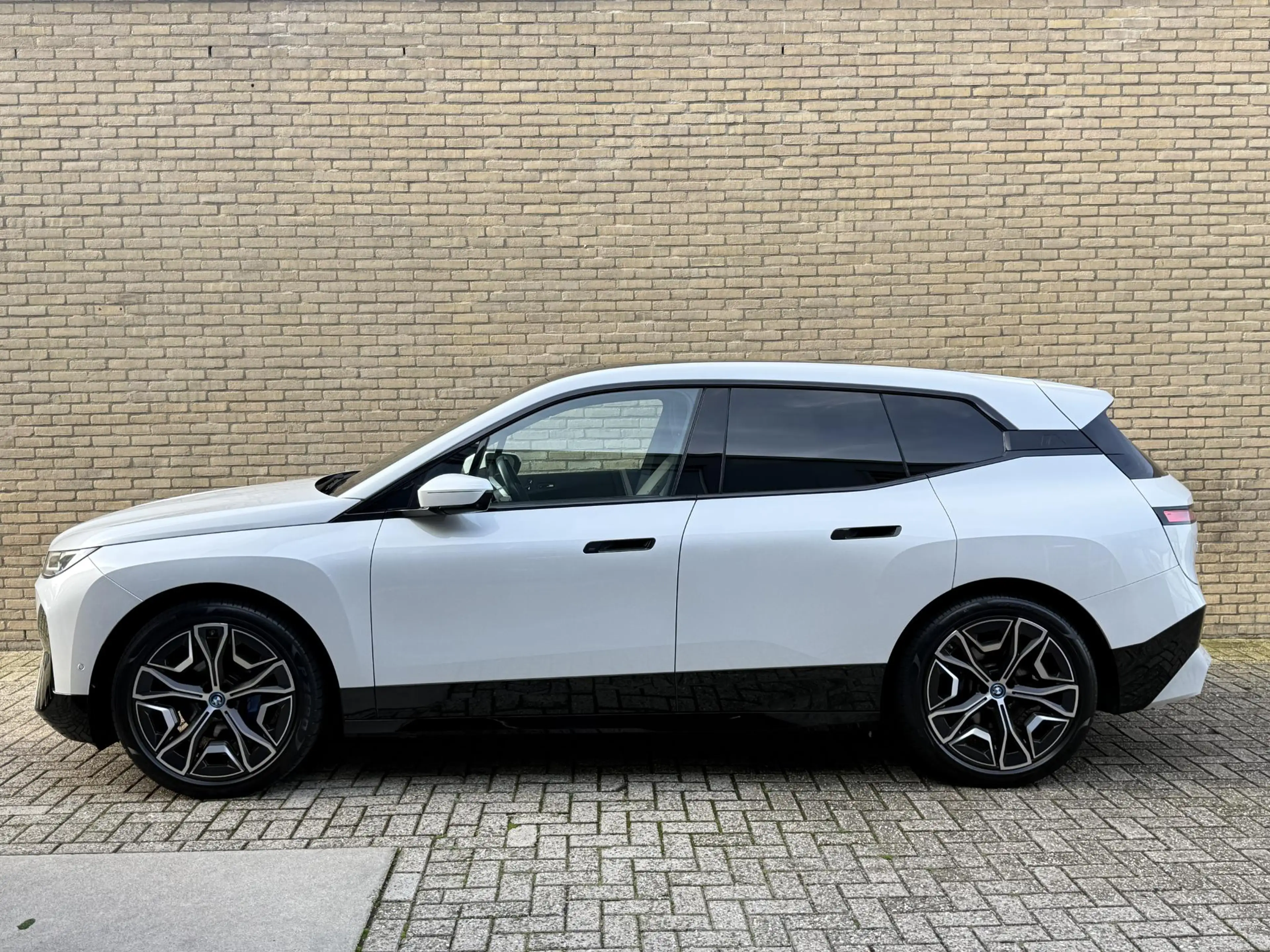 BMW iX xDrive40 Sportpakket 77kWh | SOH 98% | Sky Lounge — photo 38
