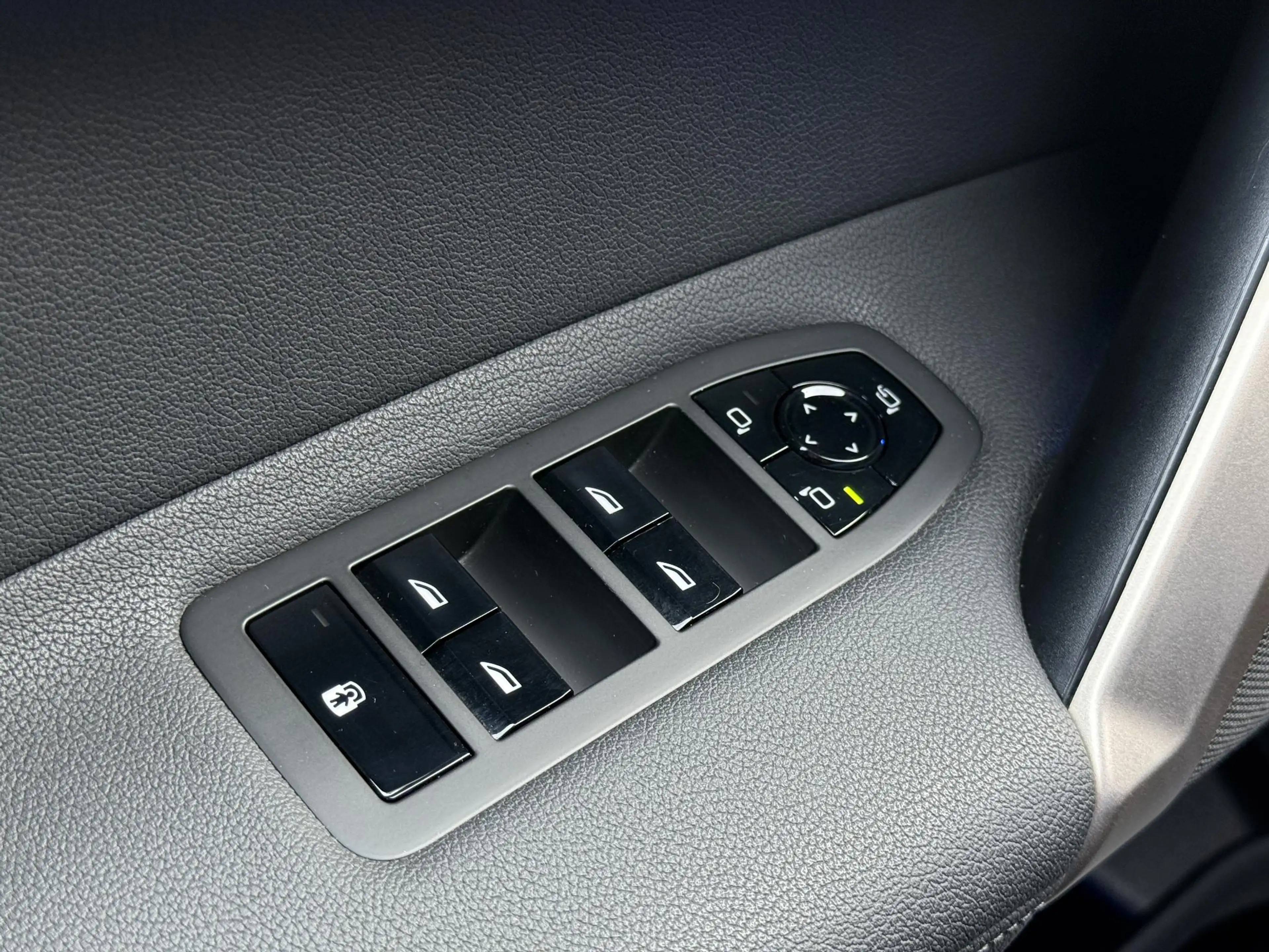 BMW iX xDrive40 Sportpakket 77kWh | SOH 98% | Sky Lounge — photo 30