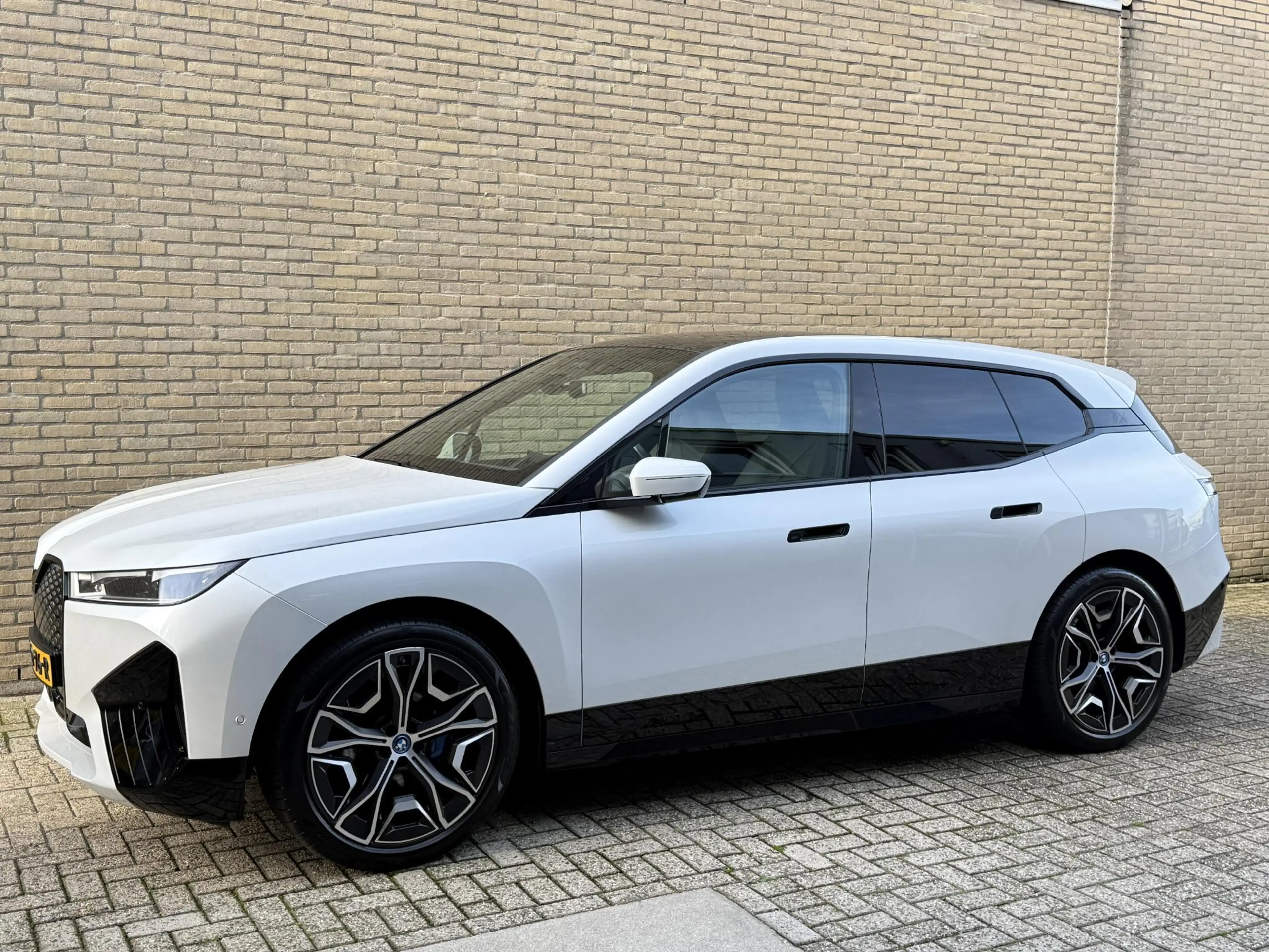 BMW iX xDrive40 Sportpakket 77kWh | SOH 98% | Sky Lounge — photo 37