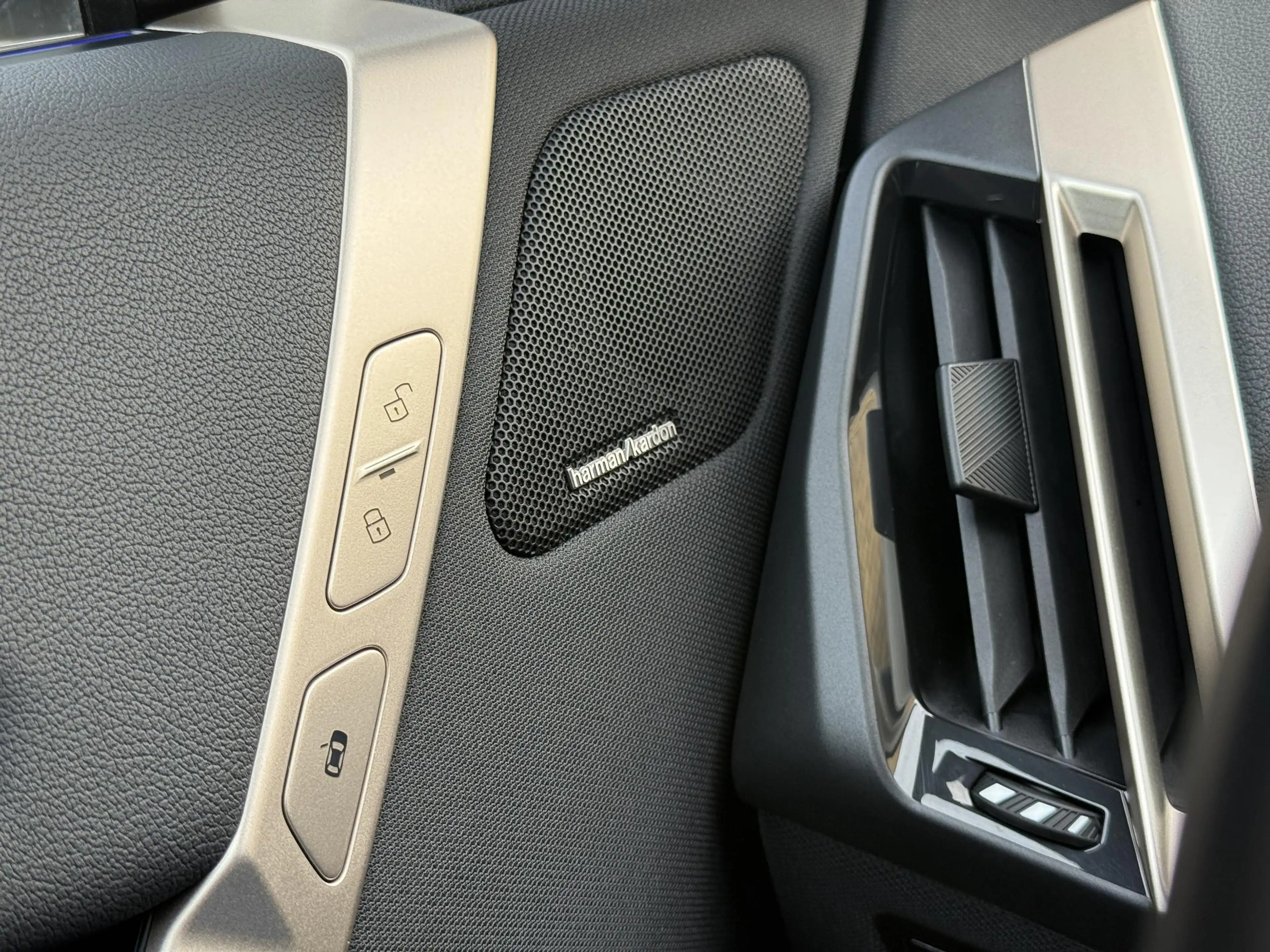 BMW iX xDrive40 Sportpakket 77kWh | SOH 98% | Sky Lounge — photo 31