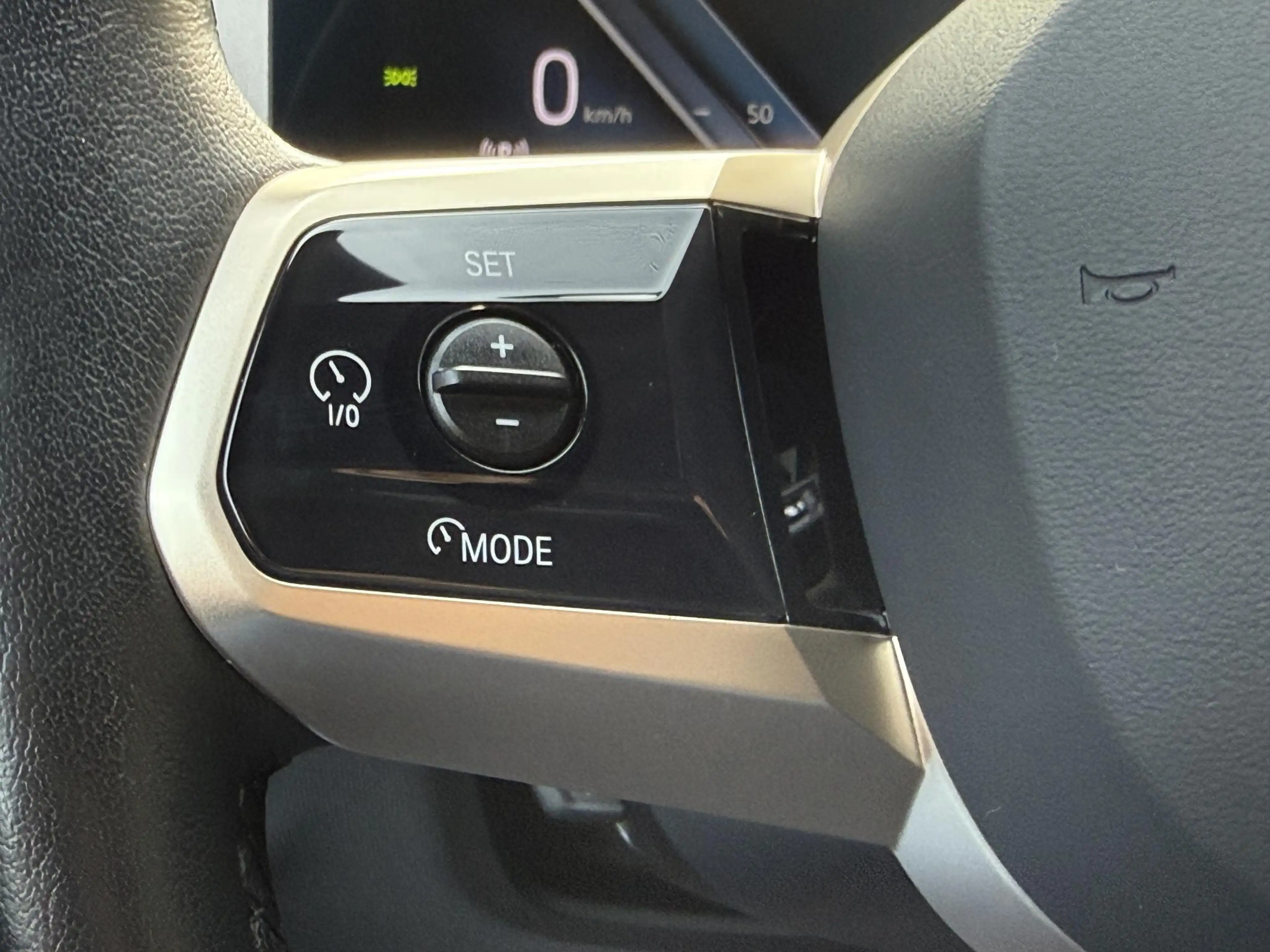 BMW iX xDrive40 Sportpakket 77kWh | SOH 98% | Sky Lounge — photo 25