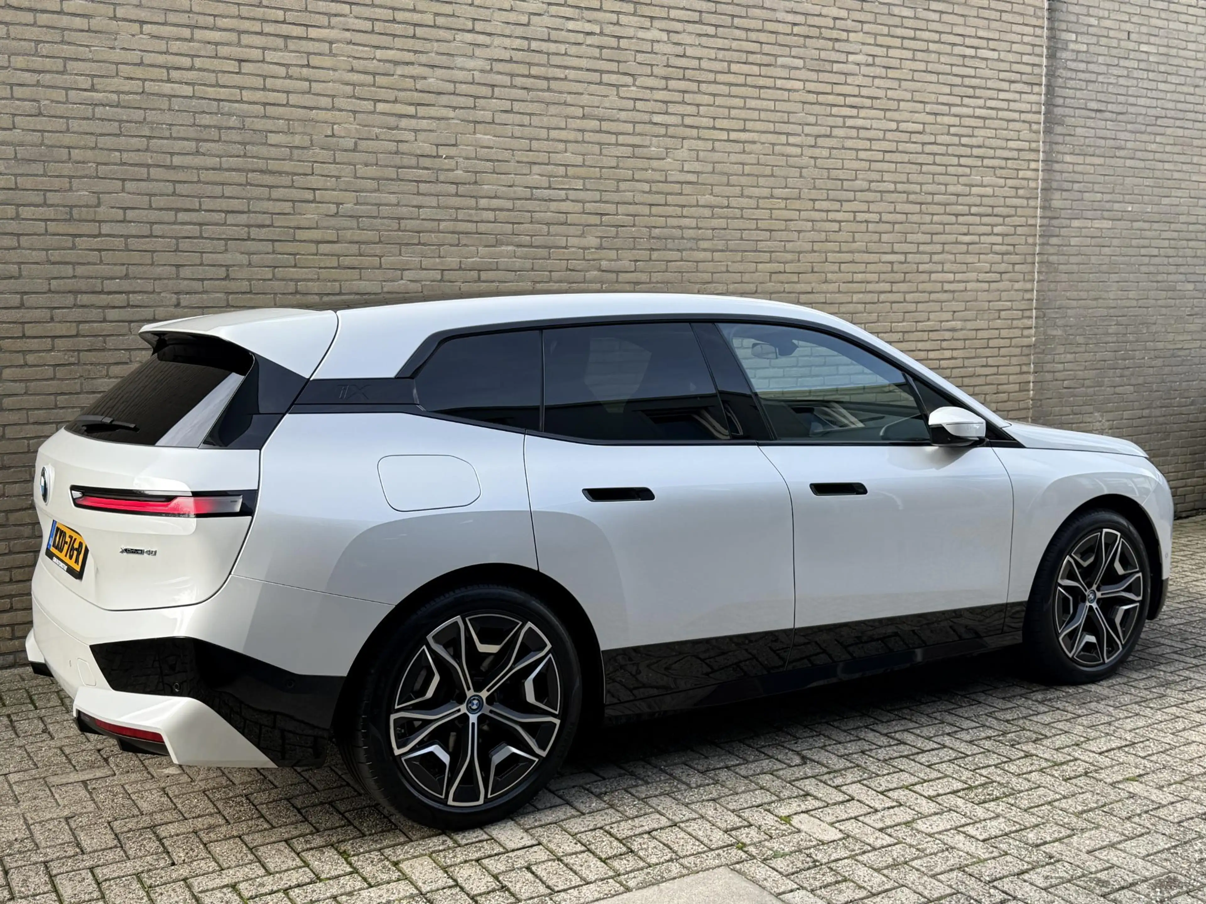 BMW iX xDrive40 Sportpakket 77kWh | SOH 98% | Sky Lounge — photo 40