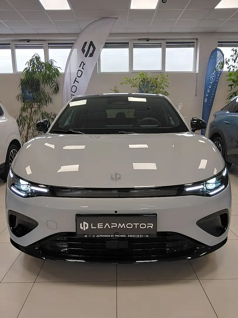Leapmotor B05 67,1kWh Design Pro Max Silber - 1